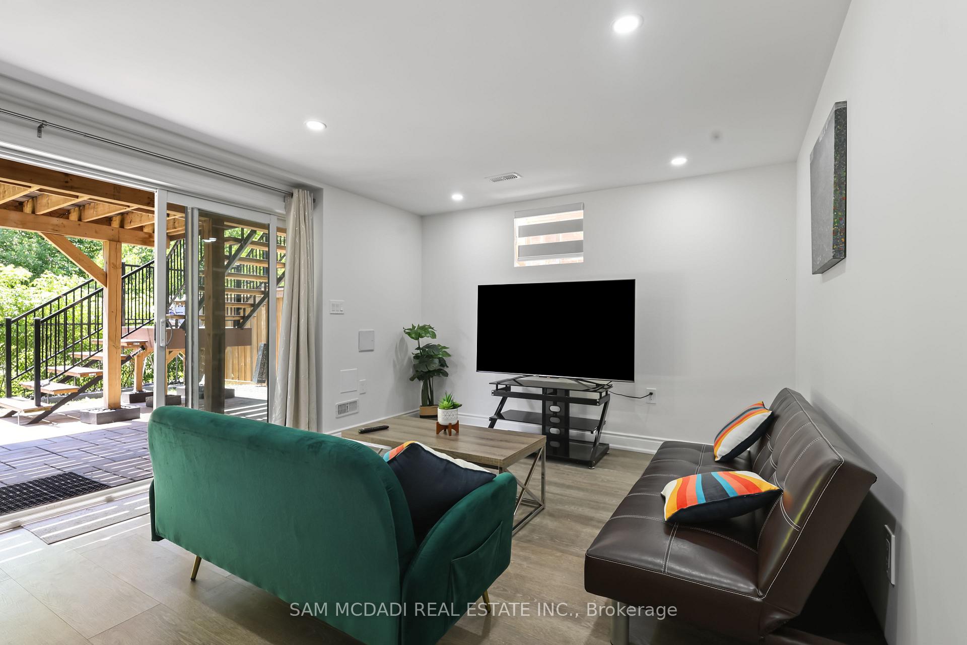 837 Magnolia Terrace