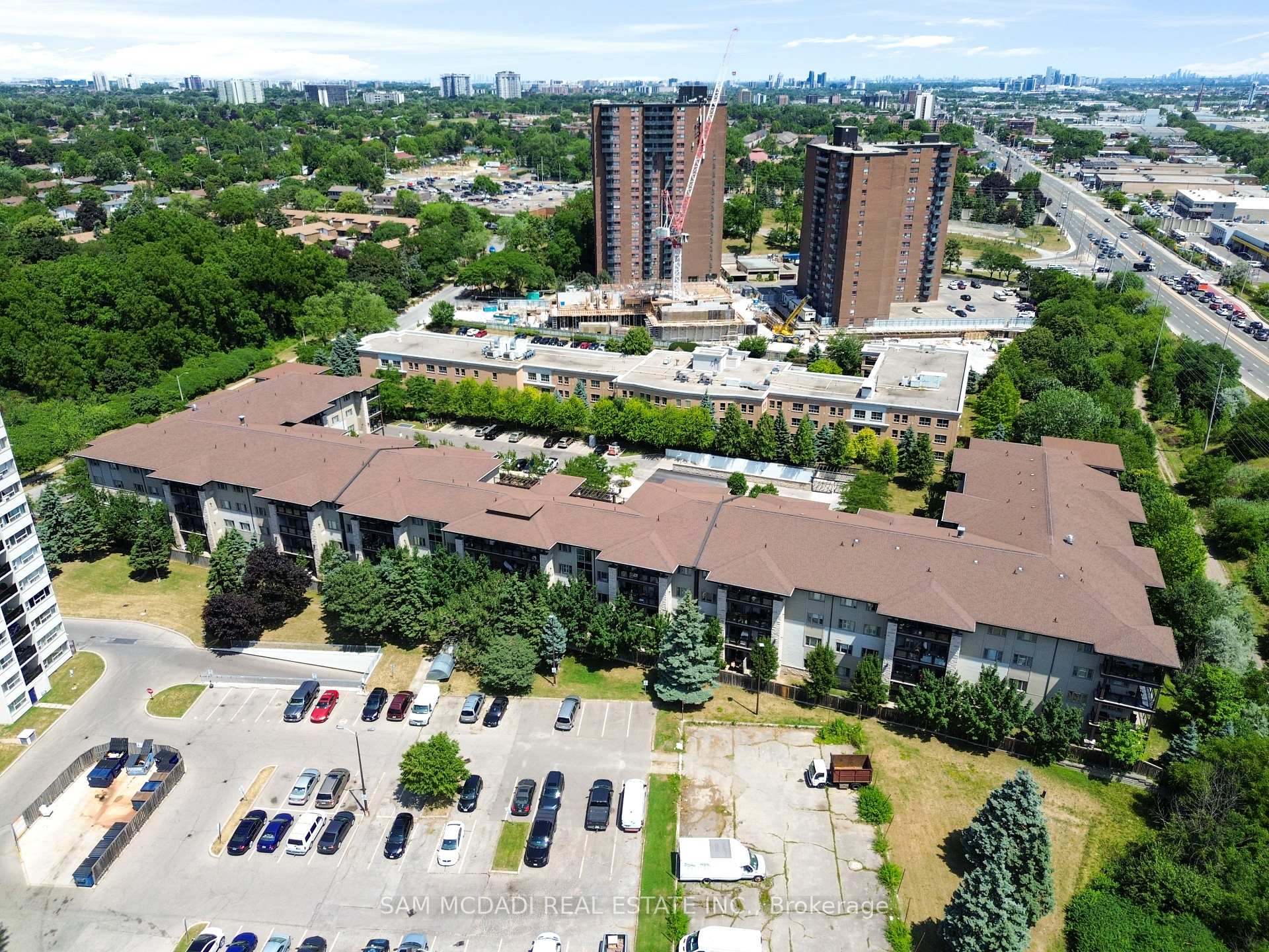 570 Lolita Gardens 332