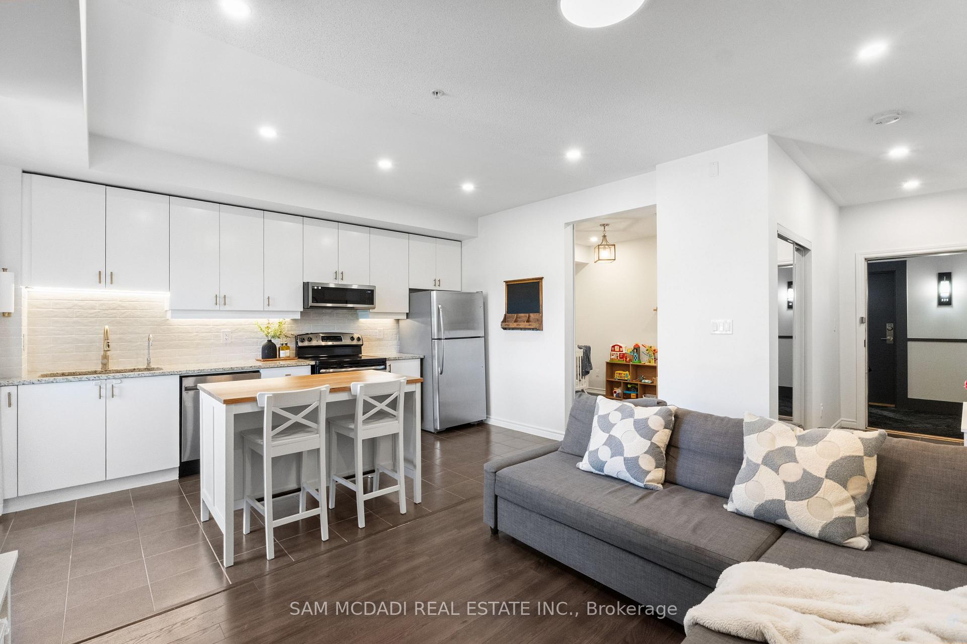 570 Lolita Gardens 332