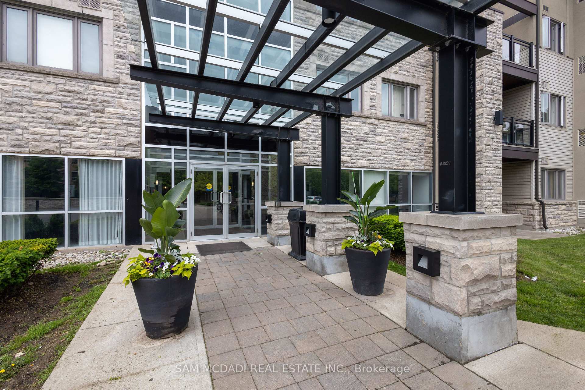 570 Lolita Gardens 332