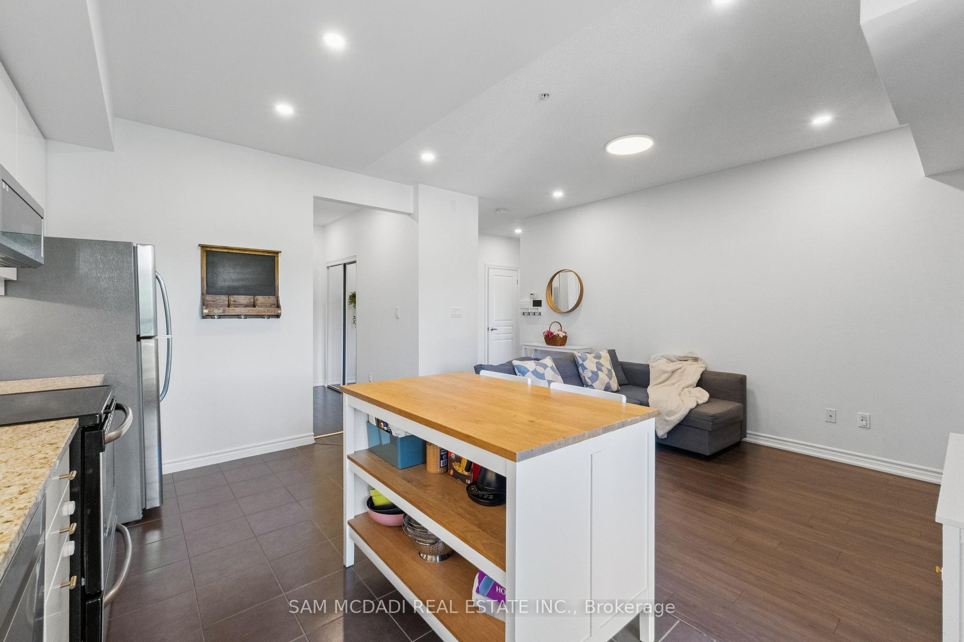 570 Lolita Gardens 332