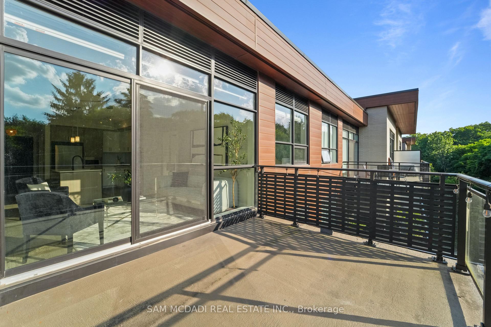 1575 Lakeshore Road W 415