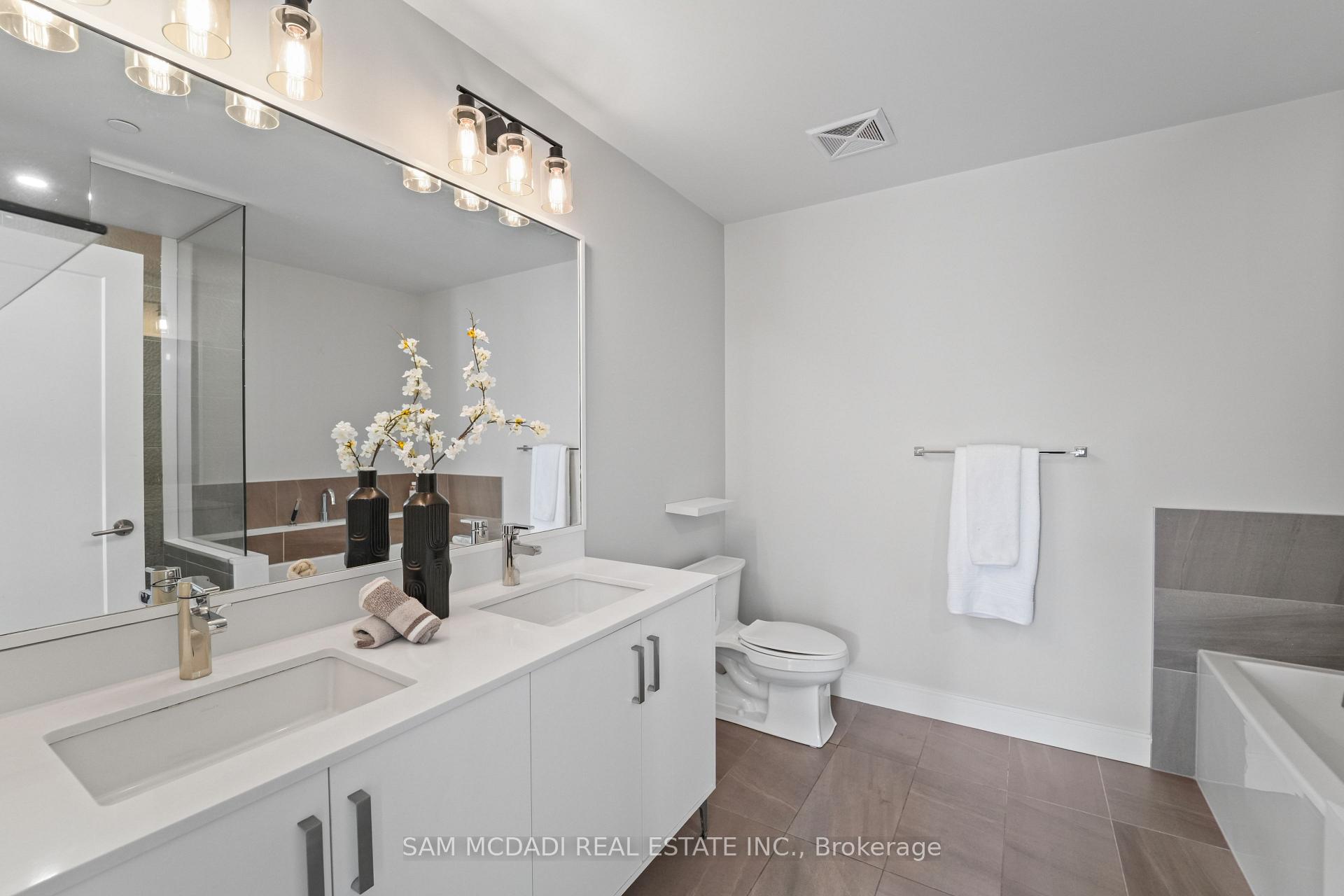 1575 Lakeshore Road W 415