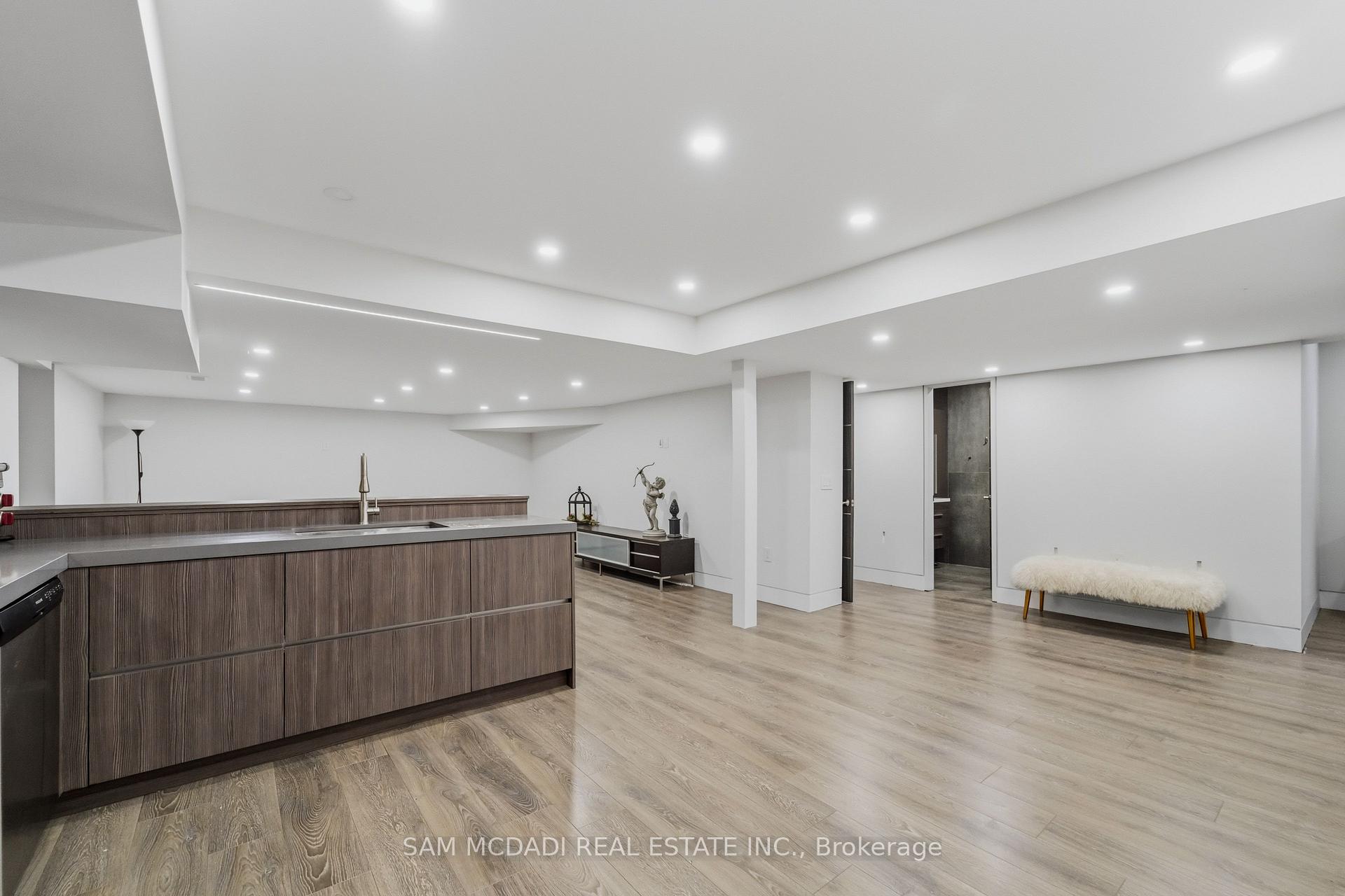 5481 Middleport Crescent
