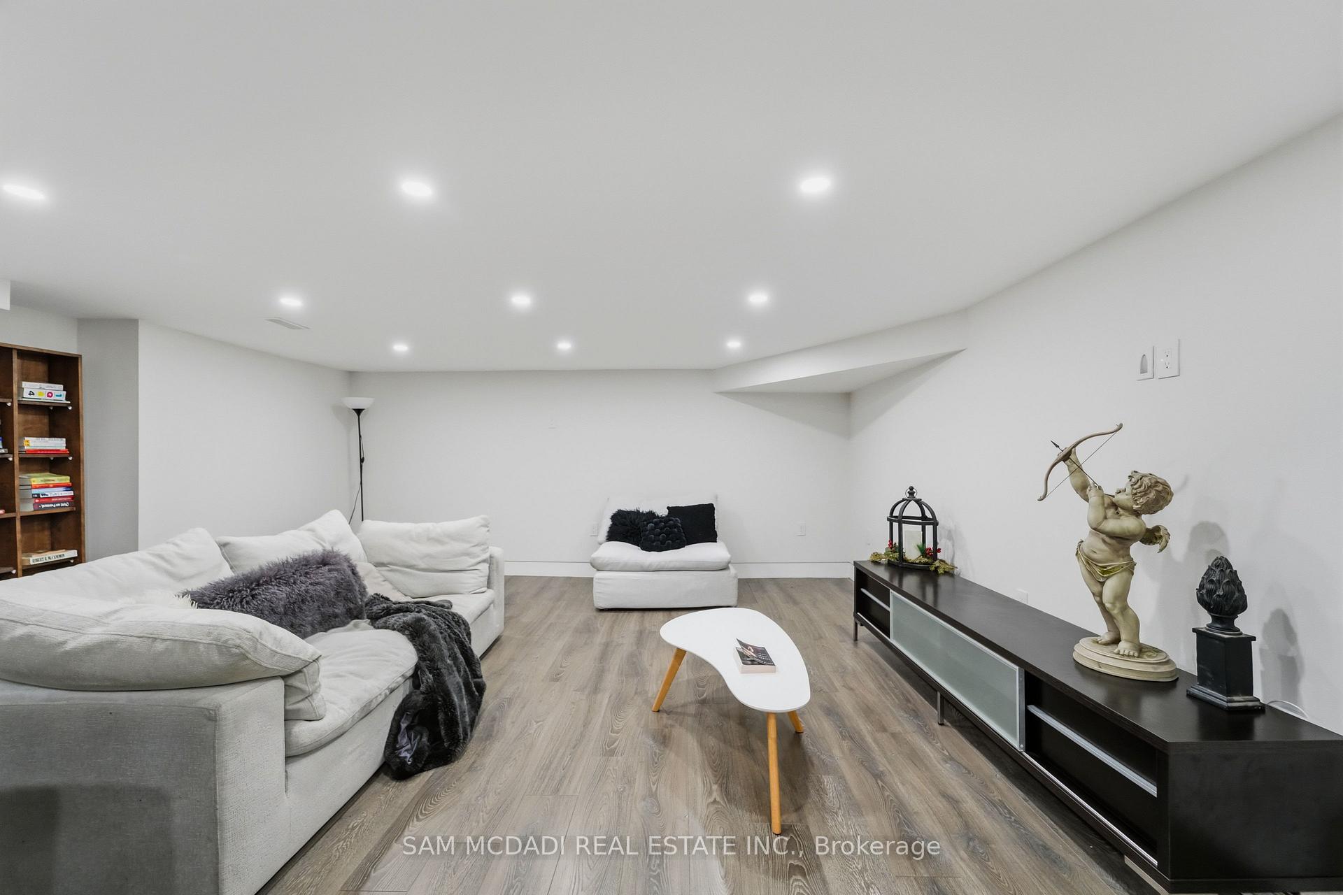 5481 Middleport Crescent