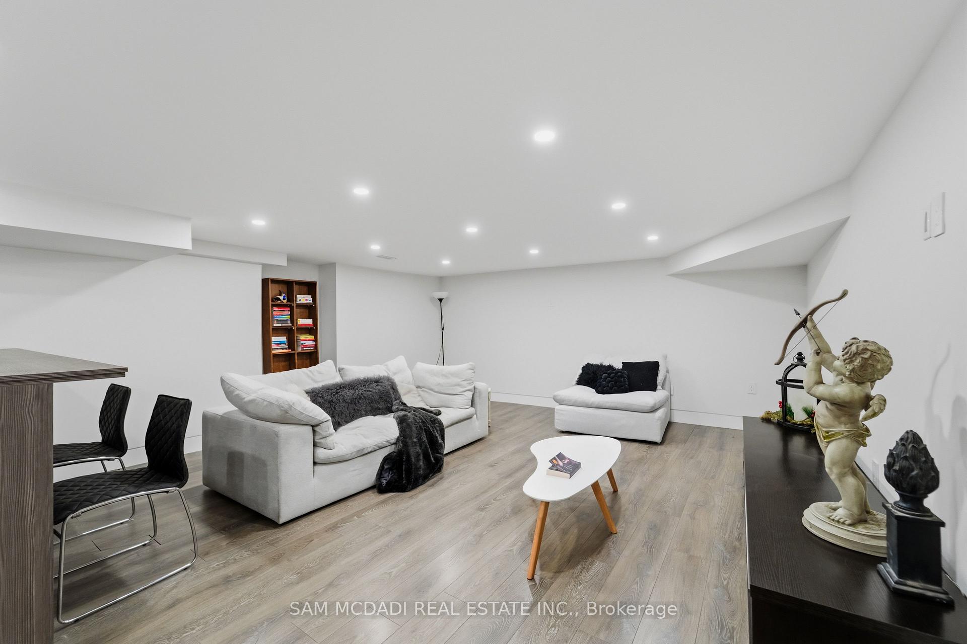 5481 Middleport Crescent