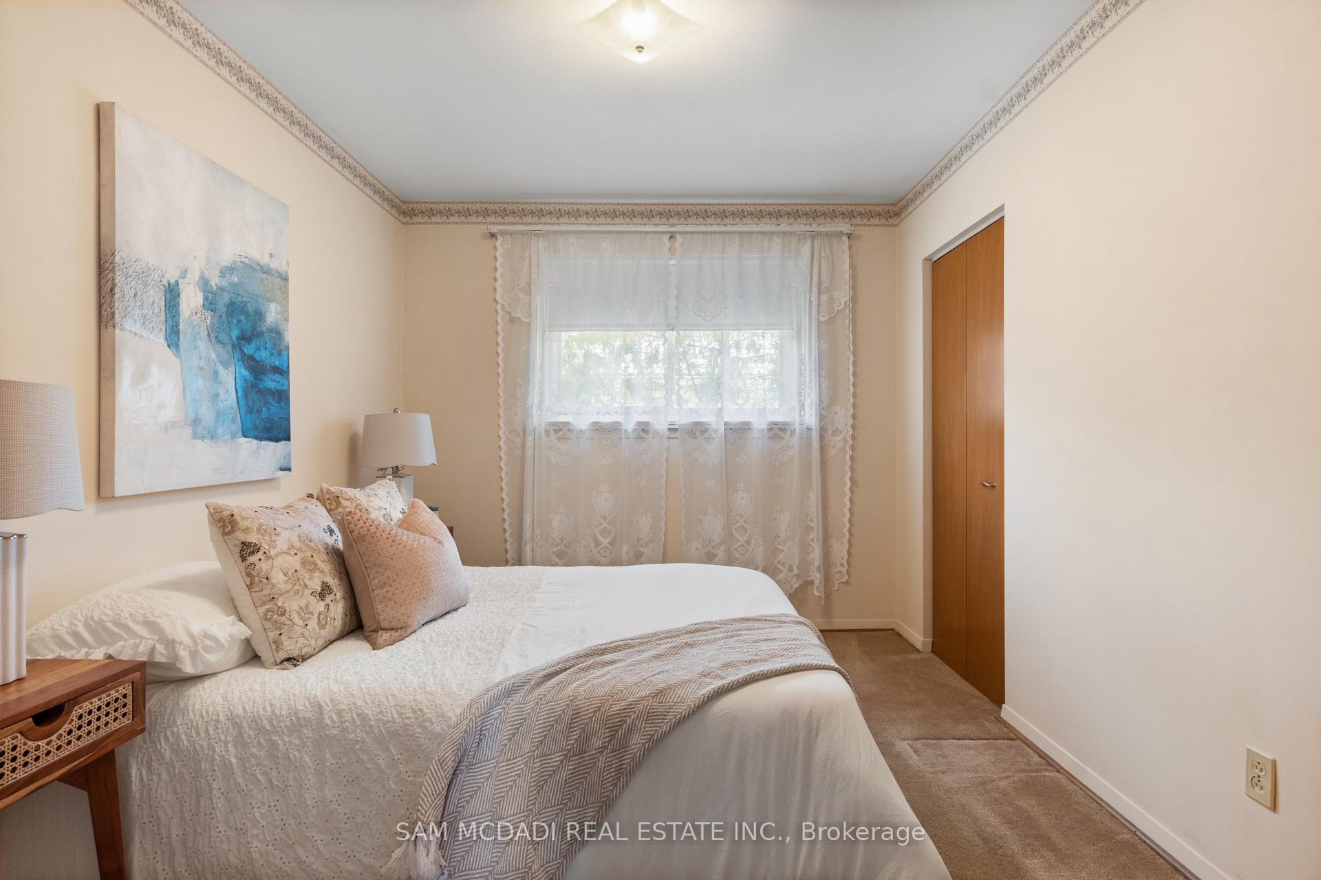 757 Netherton Crescent