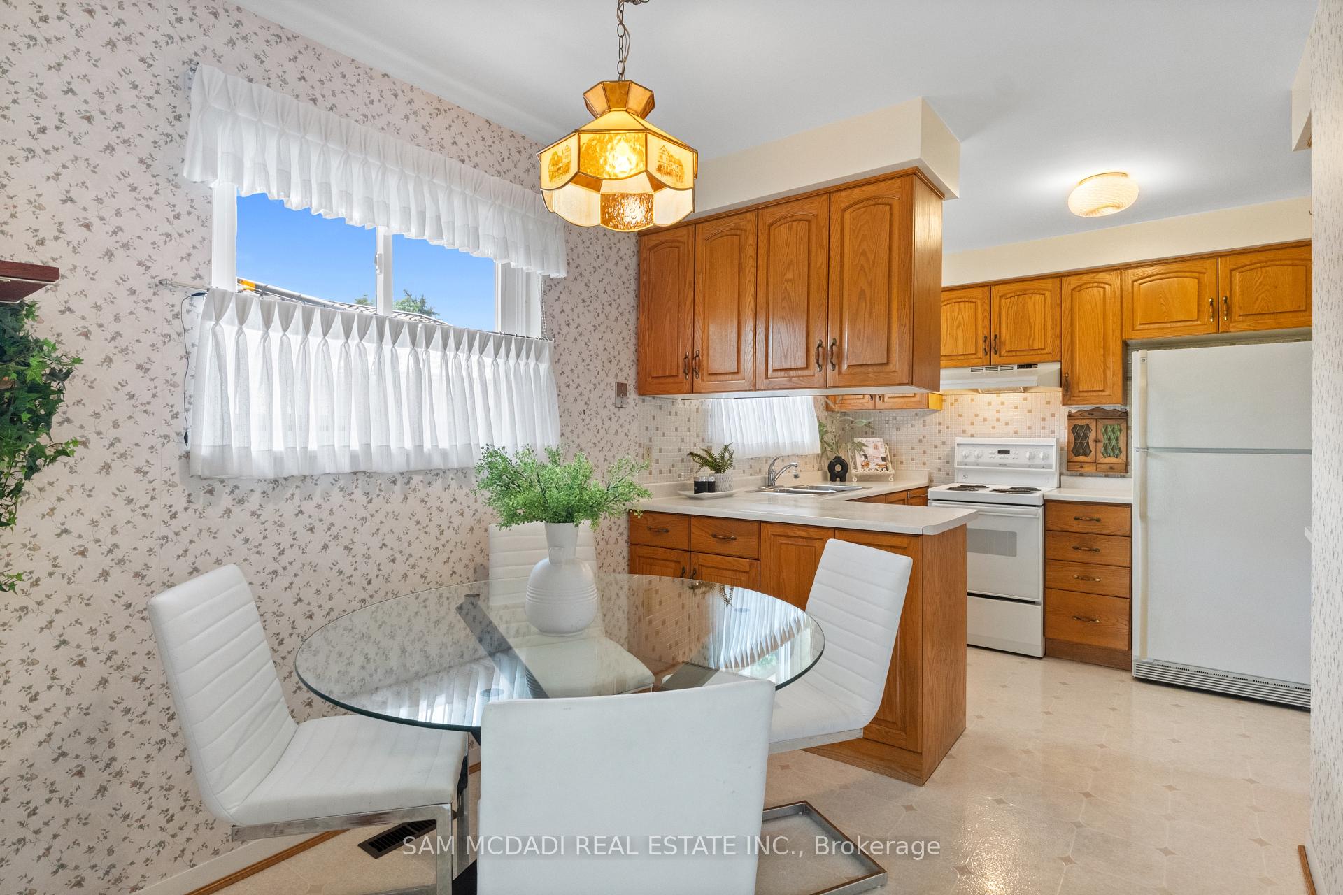 757 Netherton Crescent