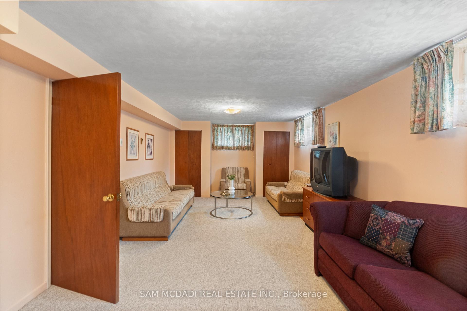 757 Netherton Crescent