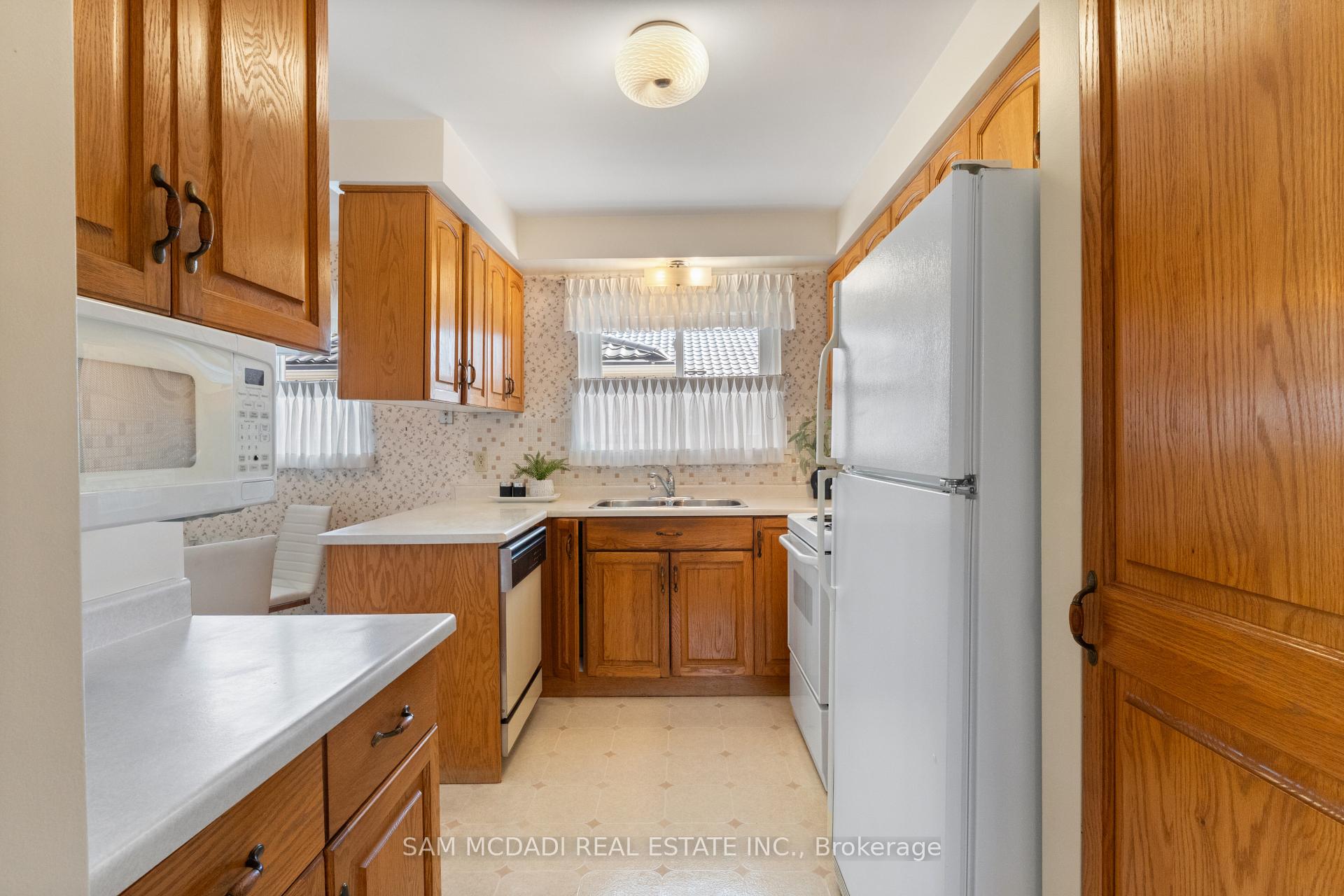757 Netherton Crescent