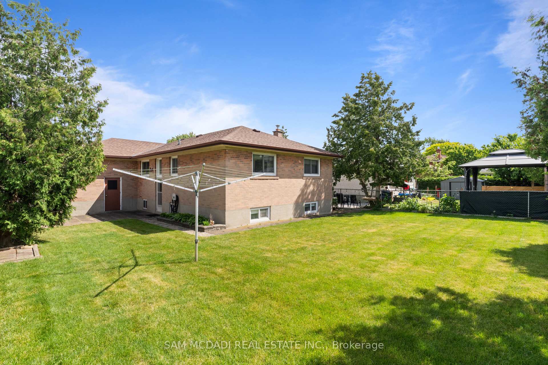 757 Netherton Crescent