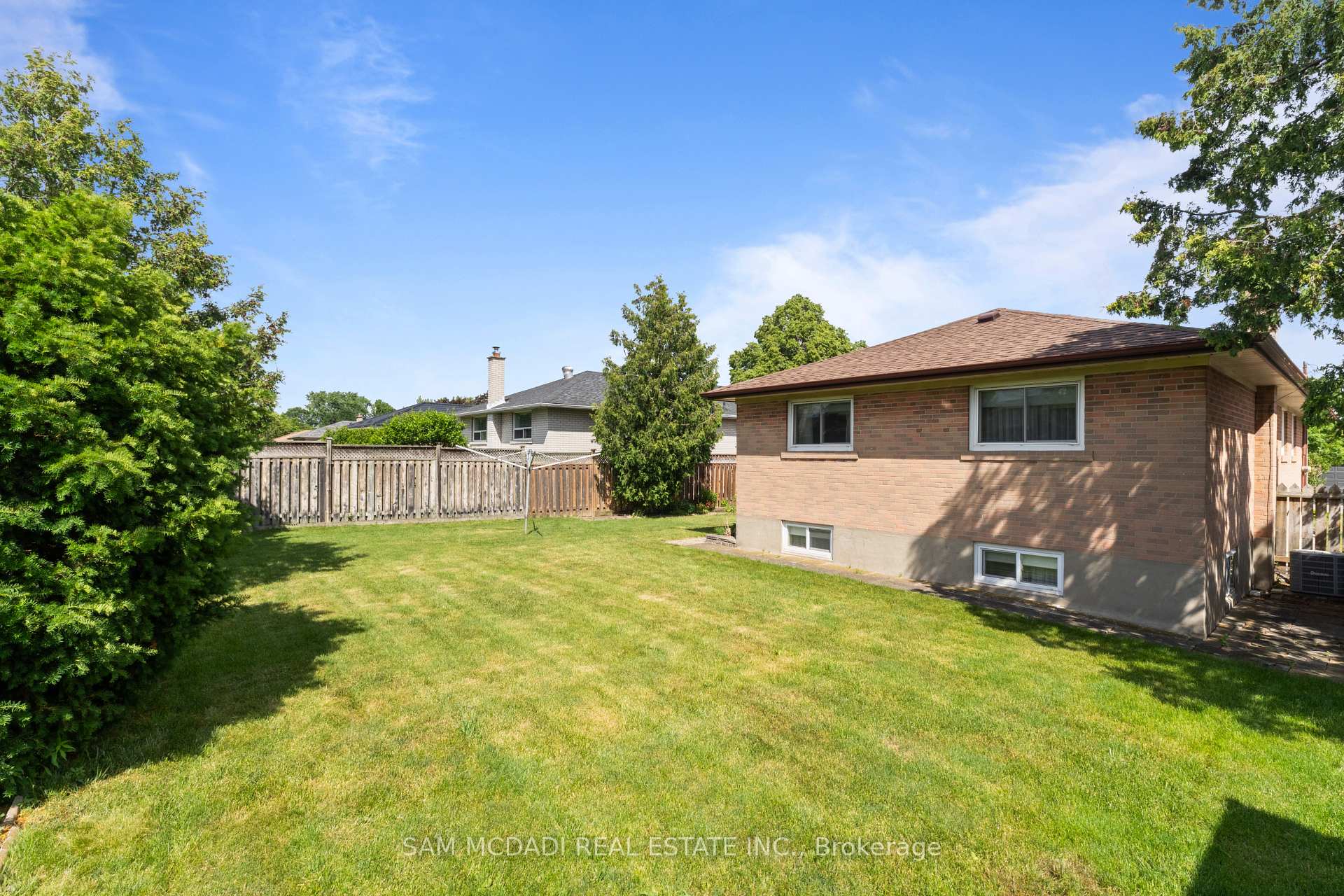 757 Netherton Crescent
