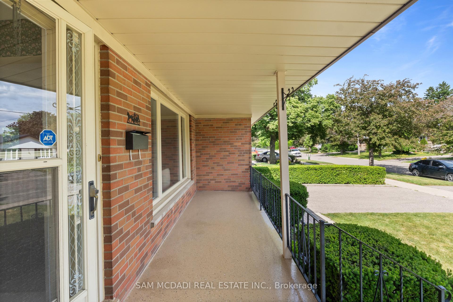 757 Netherton Crescent