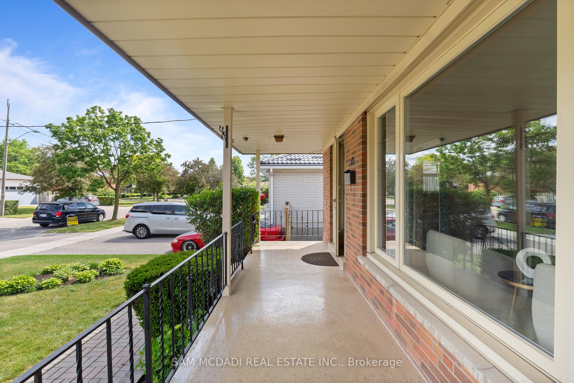757 Netherton Crescent