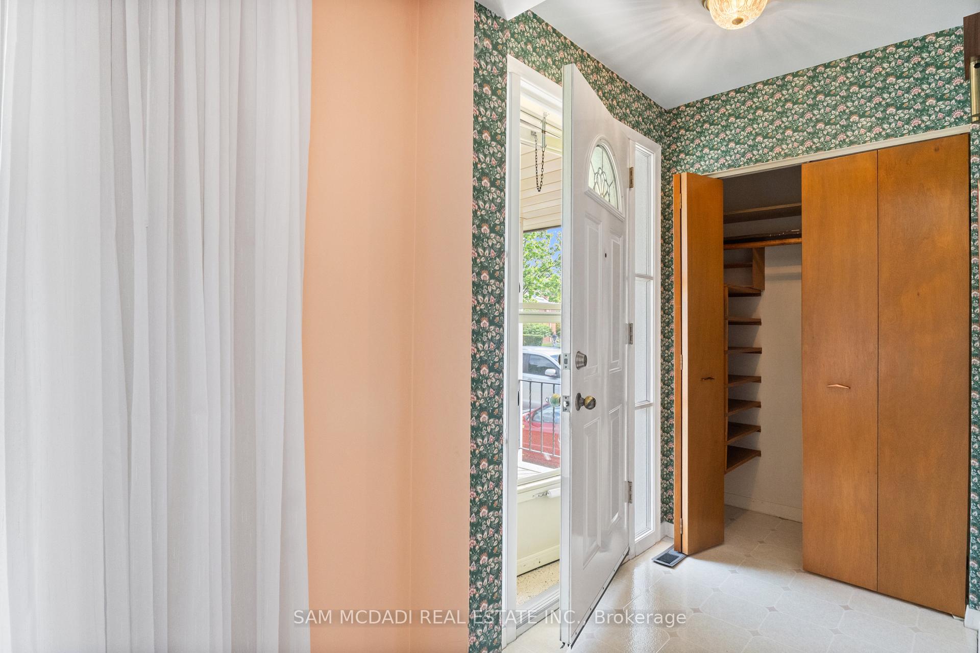 757 Netherton Crescent