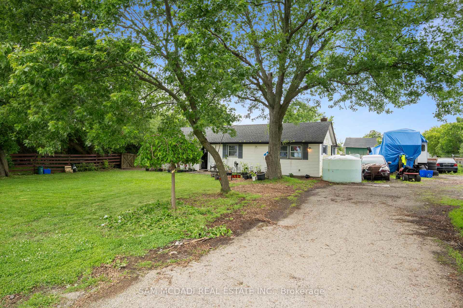 10043 Britannia Road