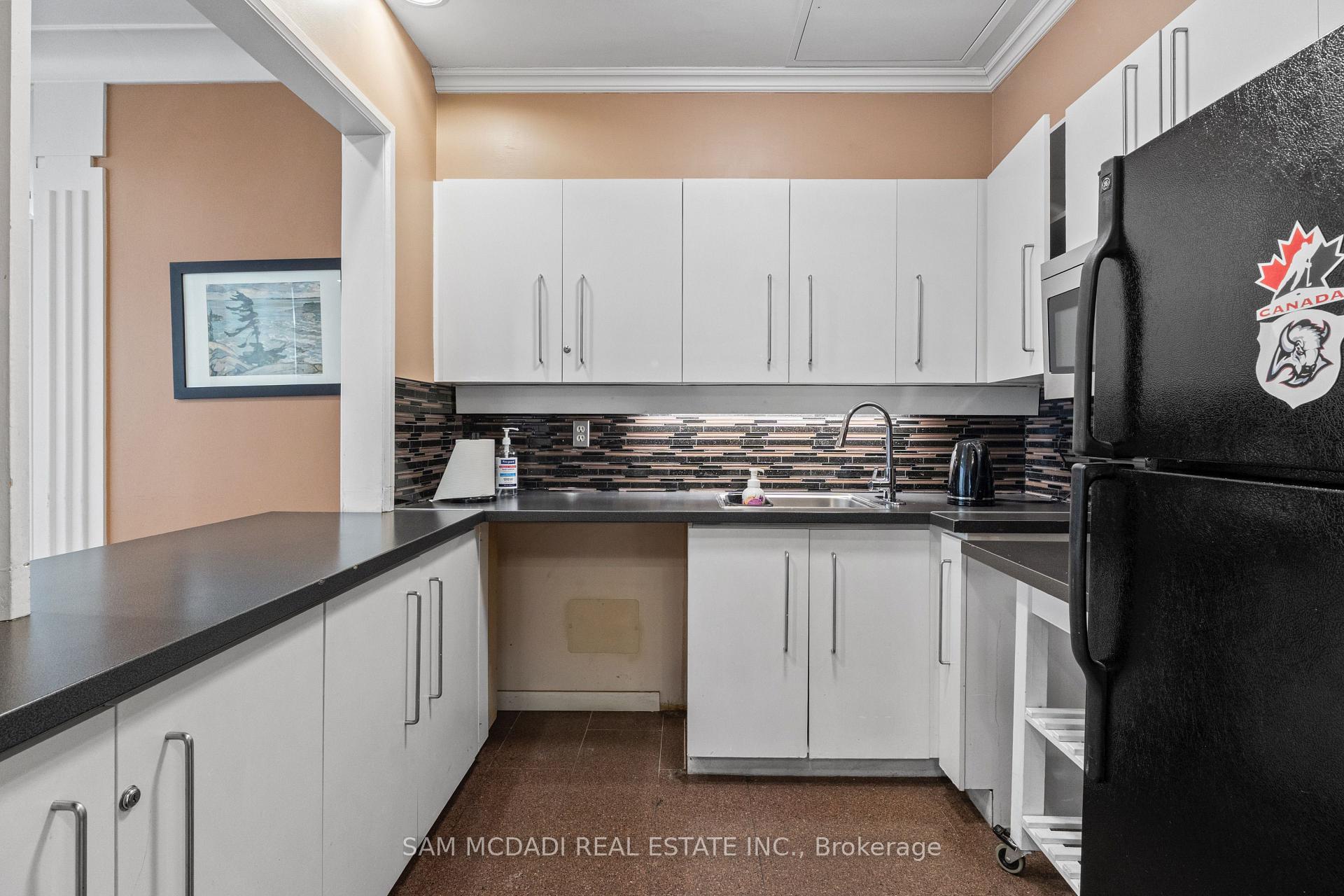 75 King Street E 1105
