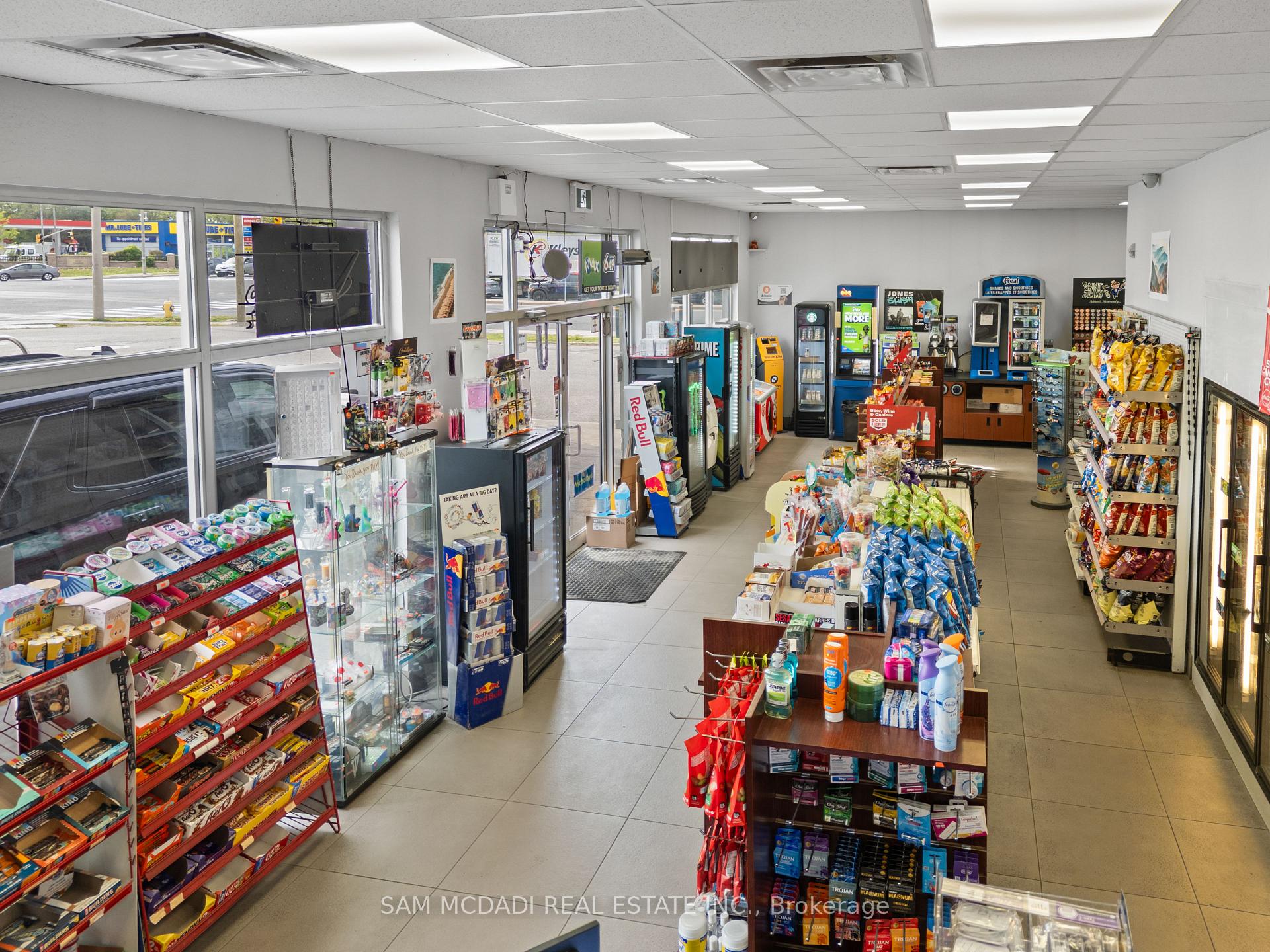 6199 Steeles Avenue W, Toronto