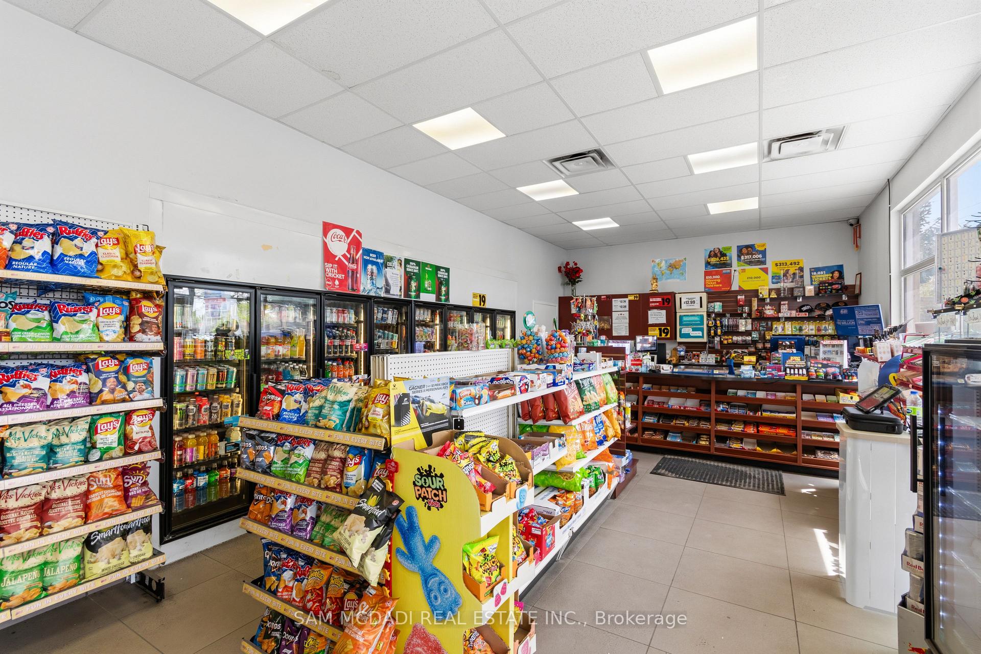 6199 Steeles Avenue W, Toronto