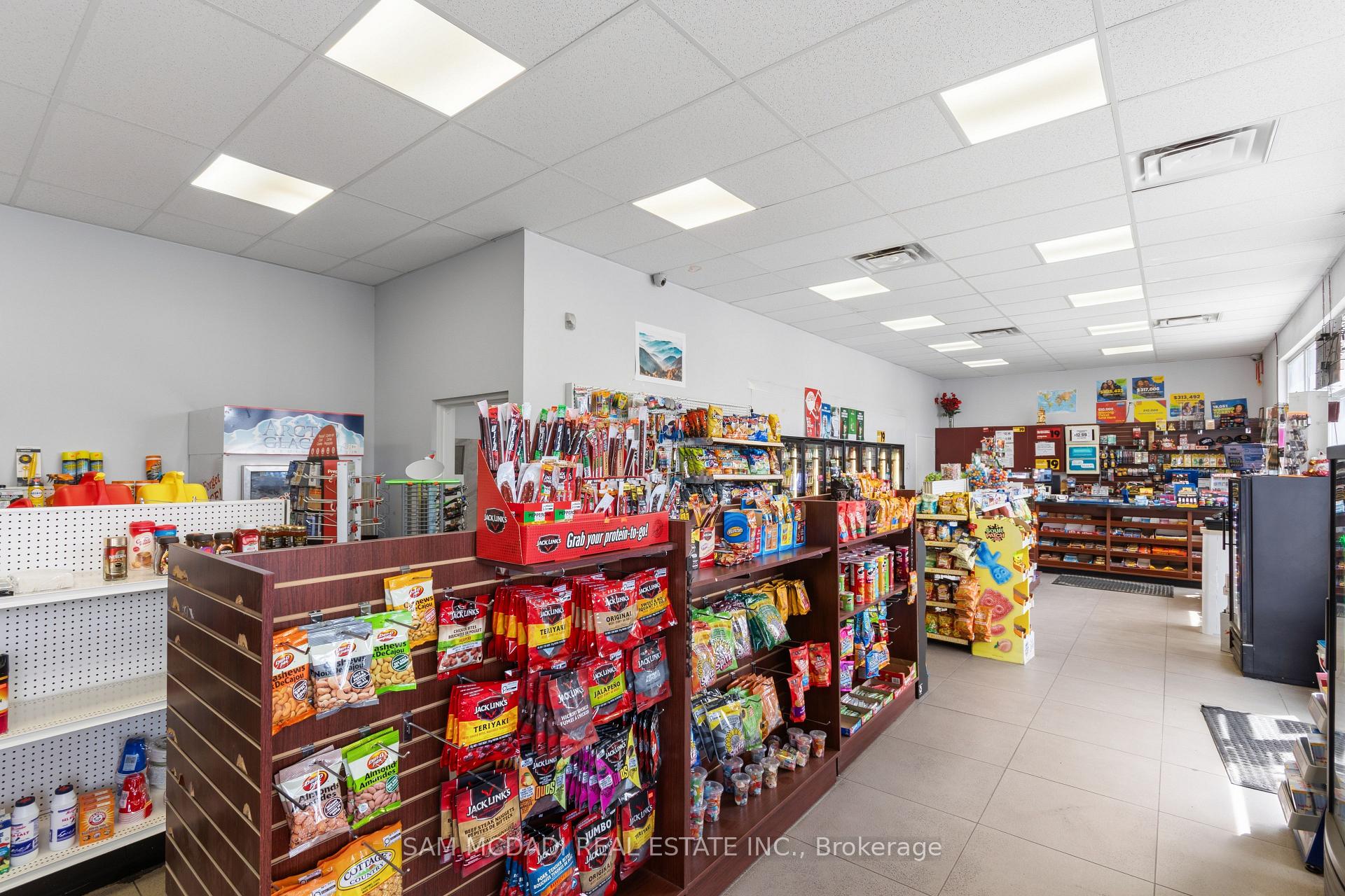 6199 Steeles Avenue W, Toronto