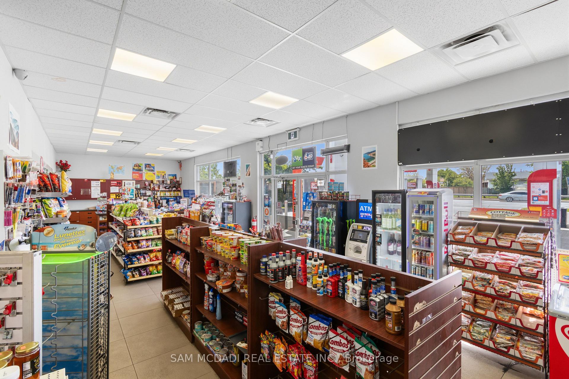 6199 Steeles Avenue W, Toronto