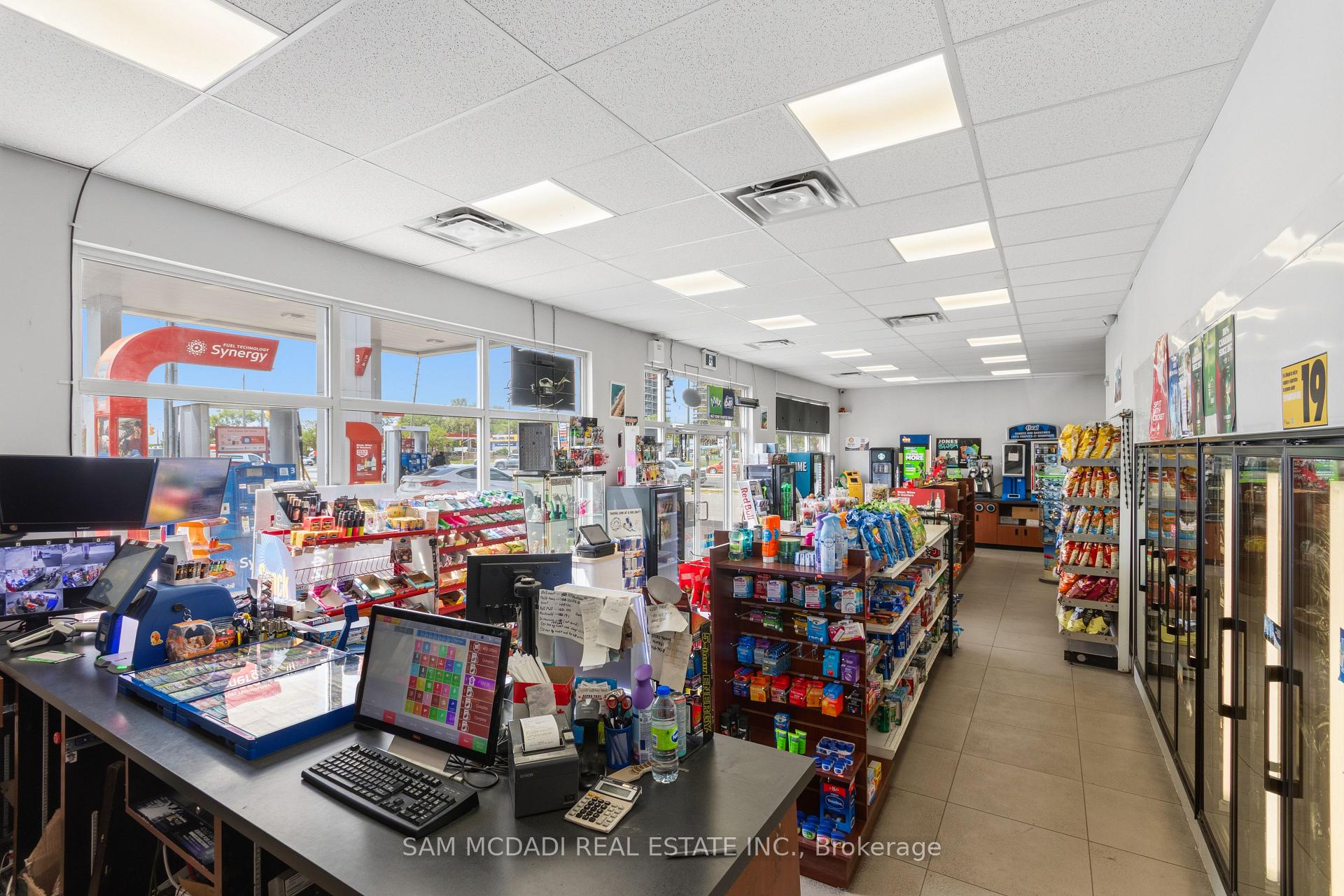 6199 Steeles Avenue W, Toronto