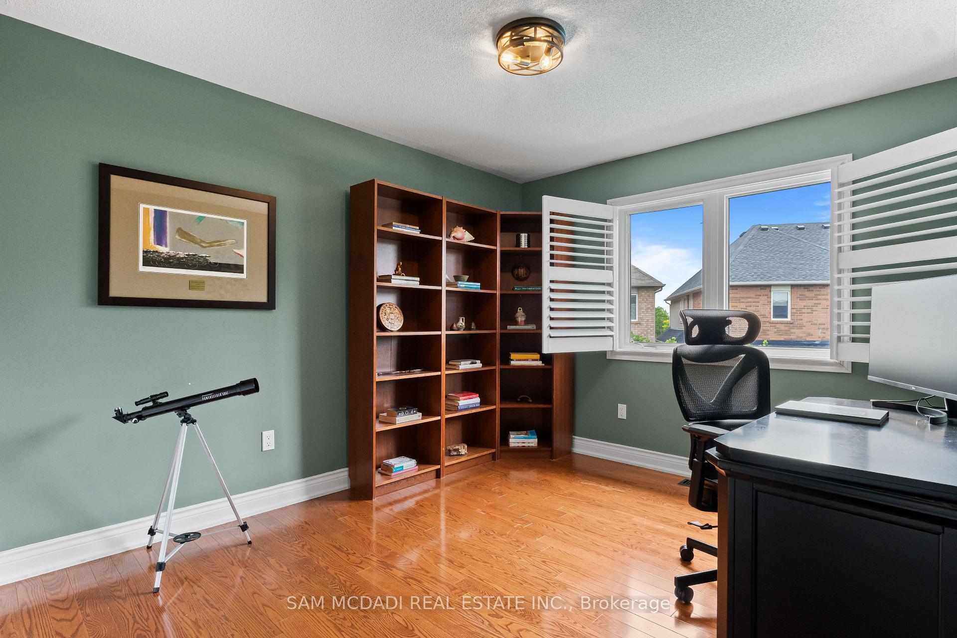 899 Pickersgill Crescent