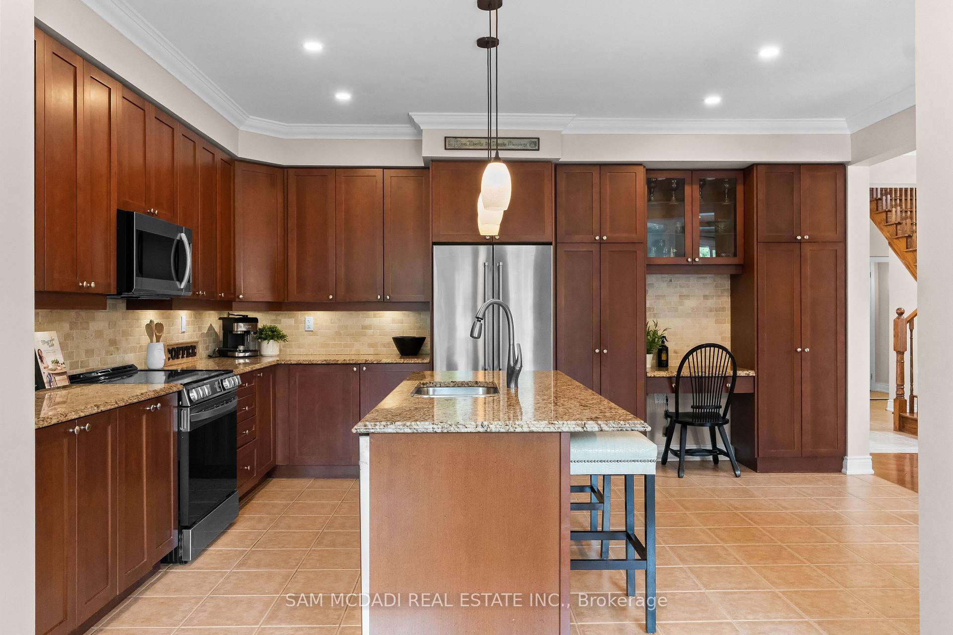 899 Pickersgill Crescent