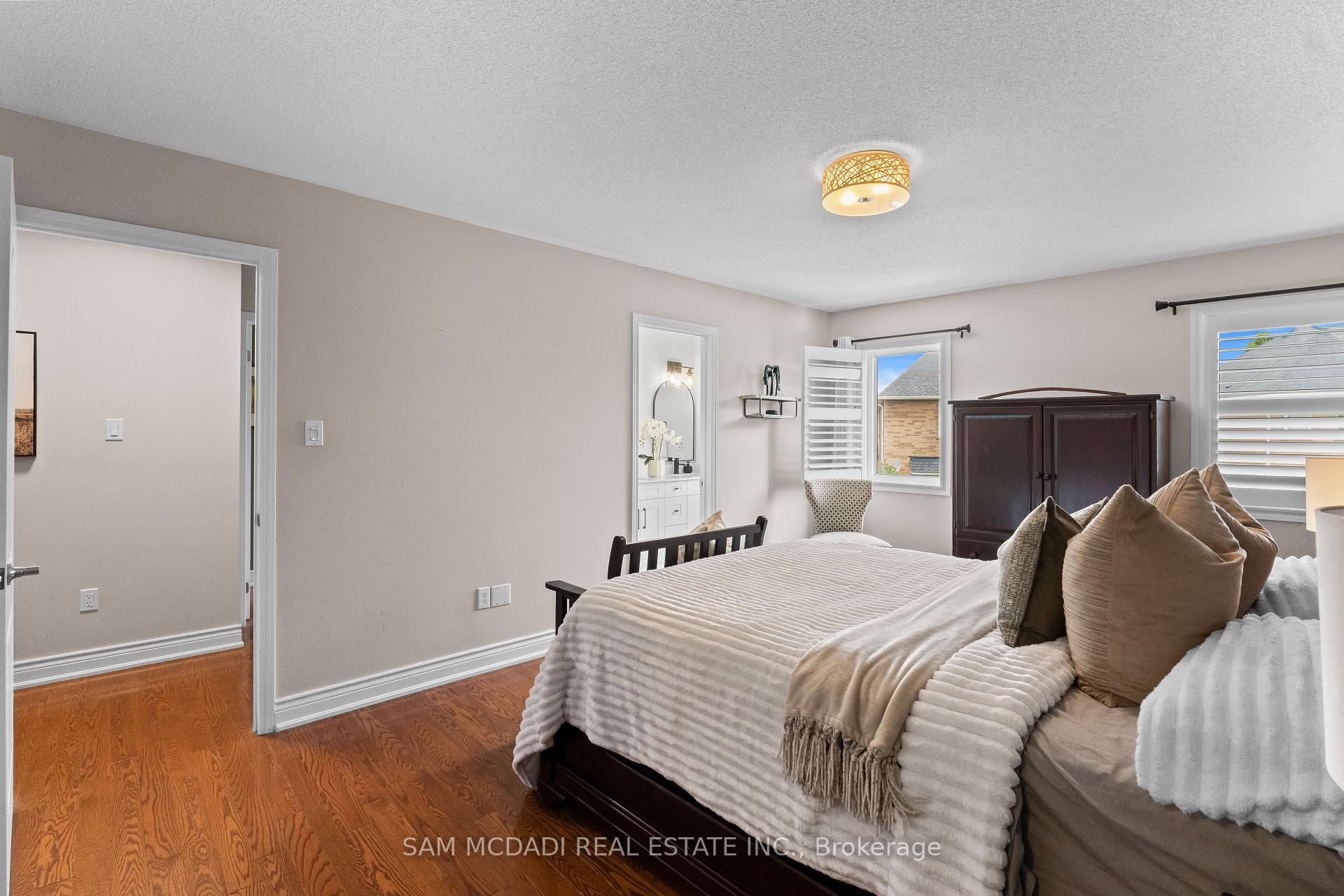 899 Pickersgill Crescent