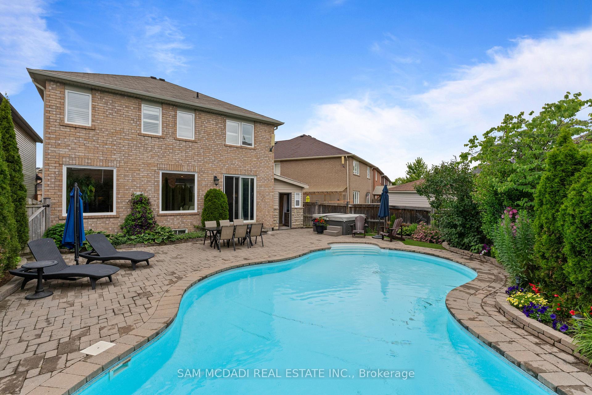 899 Pickersgill Crescent