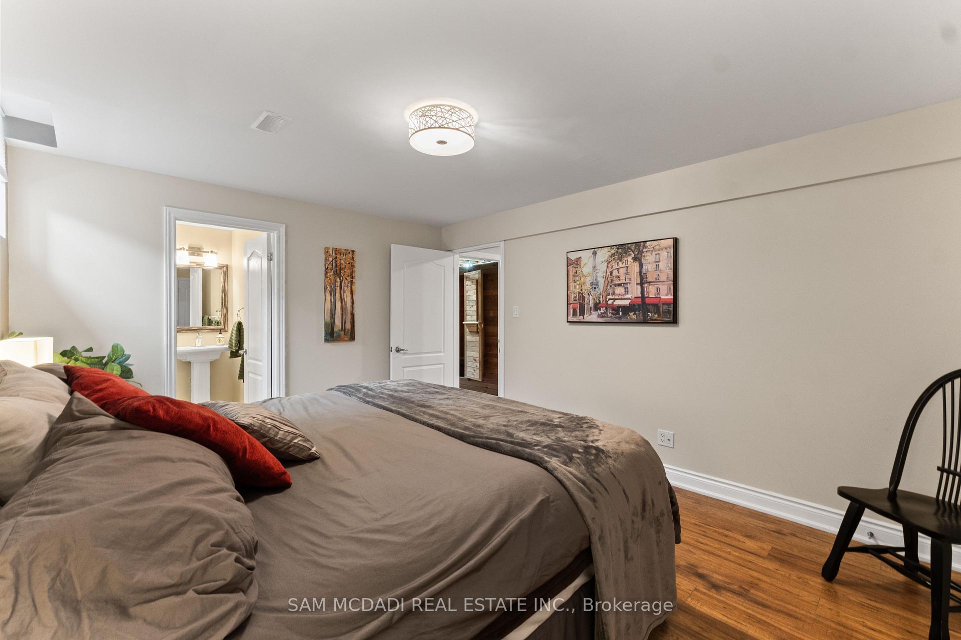 899 Pickersgill Crescent