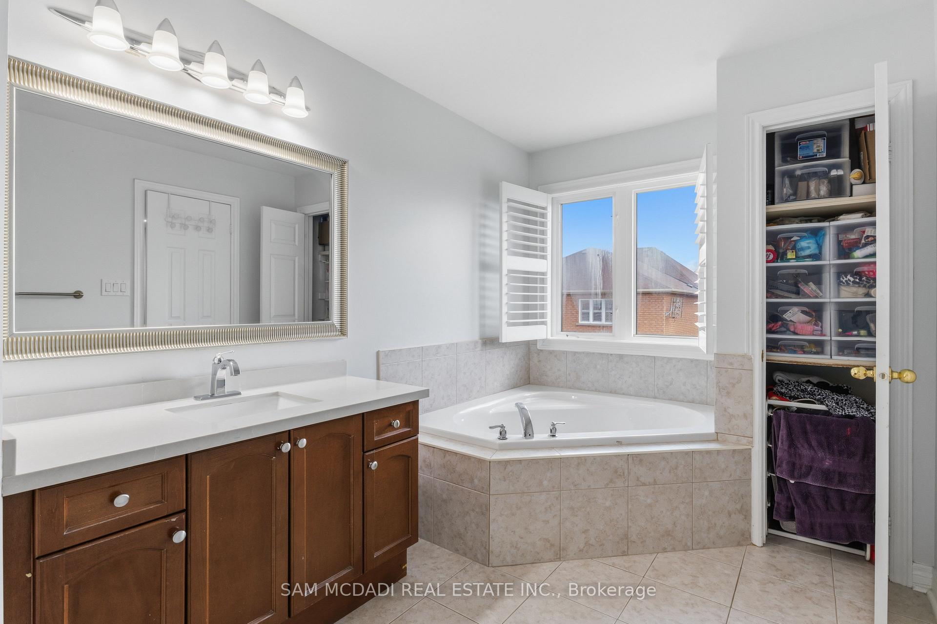 5604 Doctor Peddle Crescent
