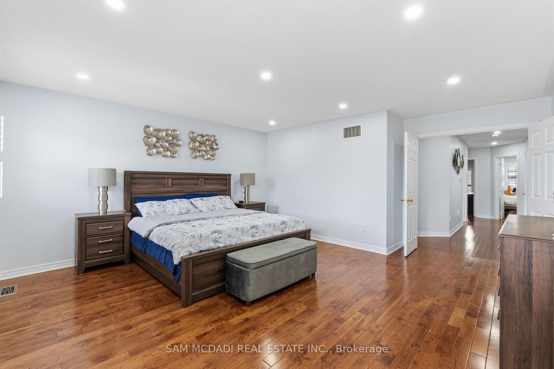 5604 Doctor Peddle Crescent