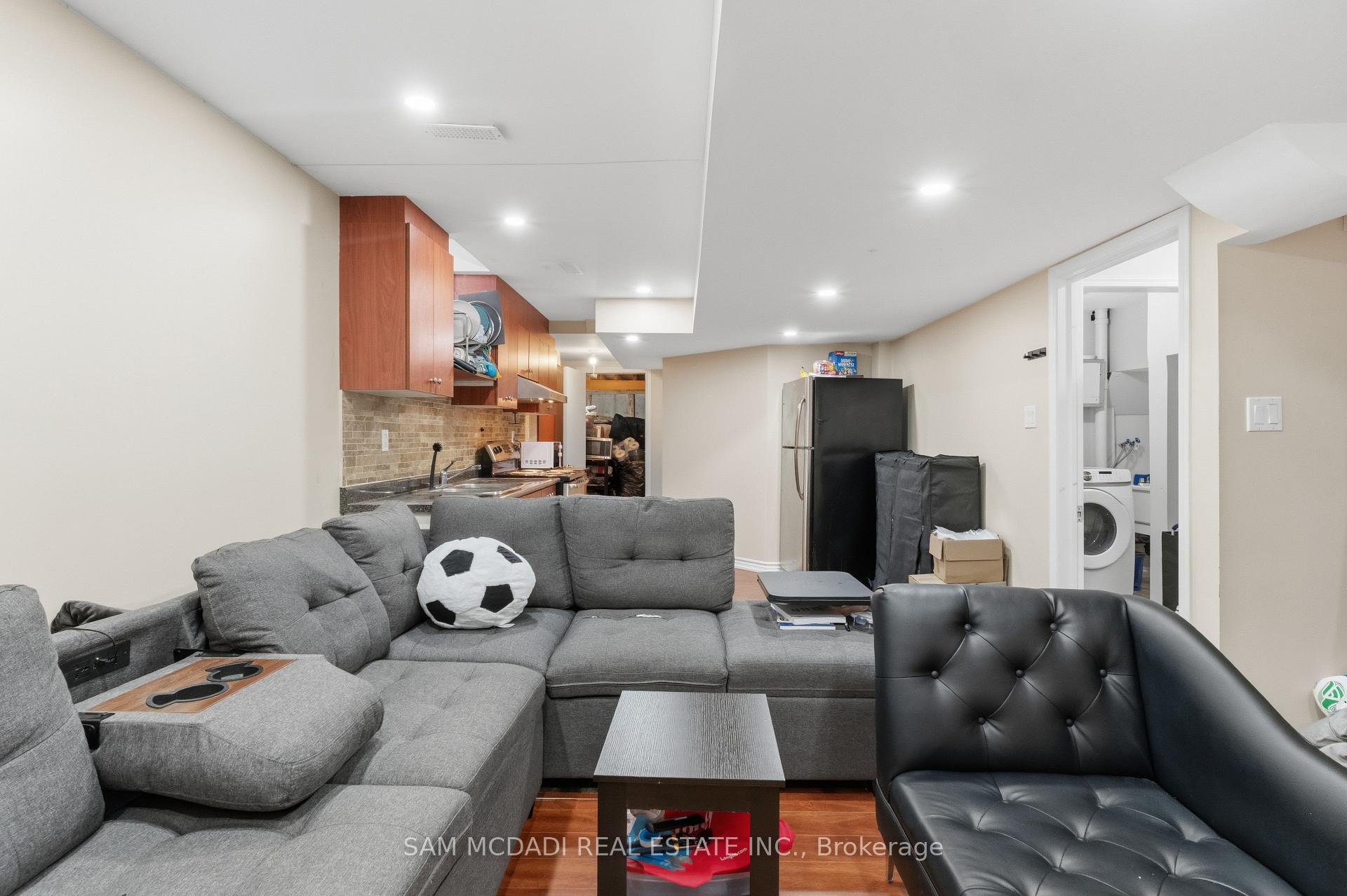 5604 Doctor Peddle Crescent