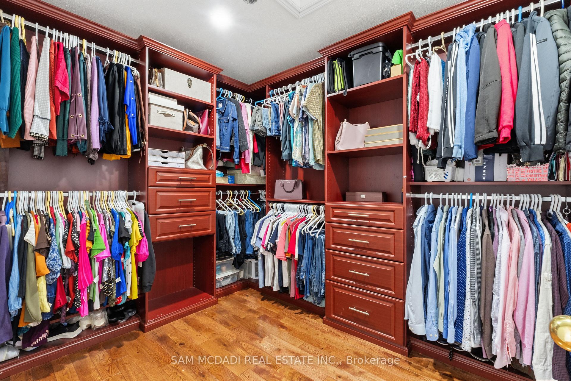 5604 Doctor Peddle Crescent