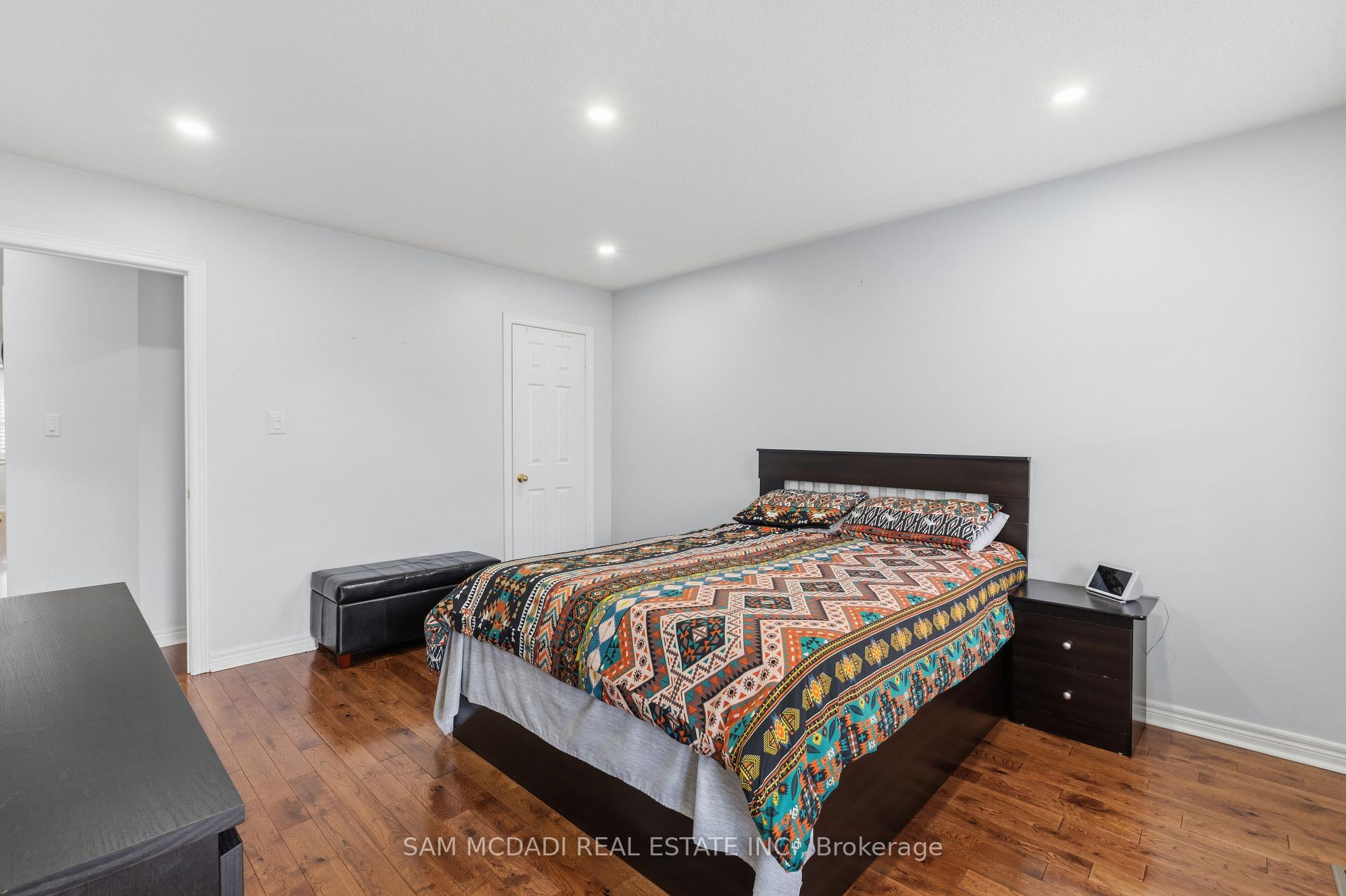 5604 Doctor Peddle Crescent