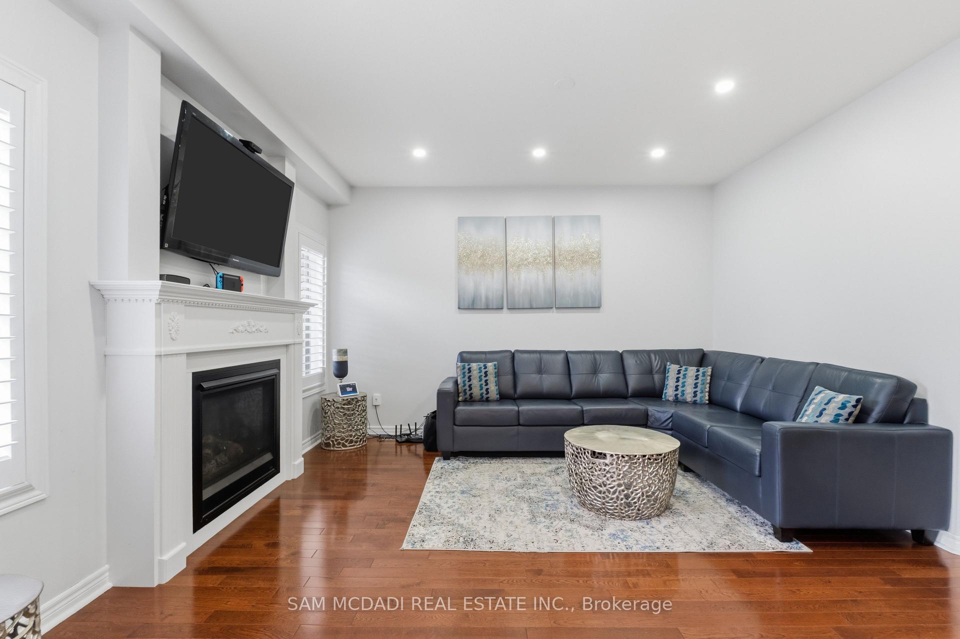 5604 Doctor Peddle Crescent