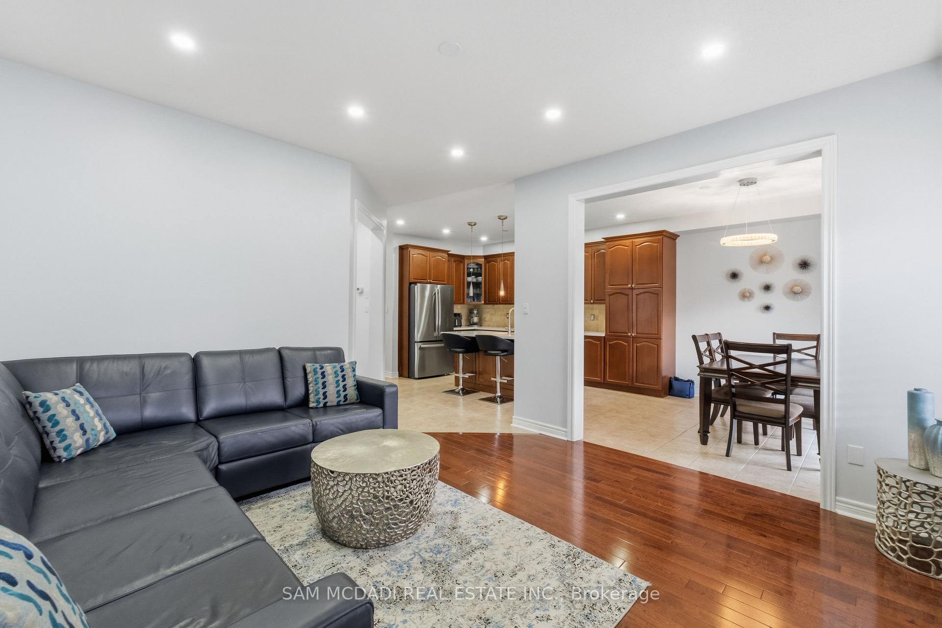 5604 Doctor Peddle Crescent