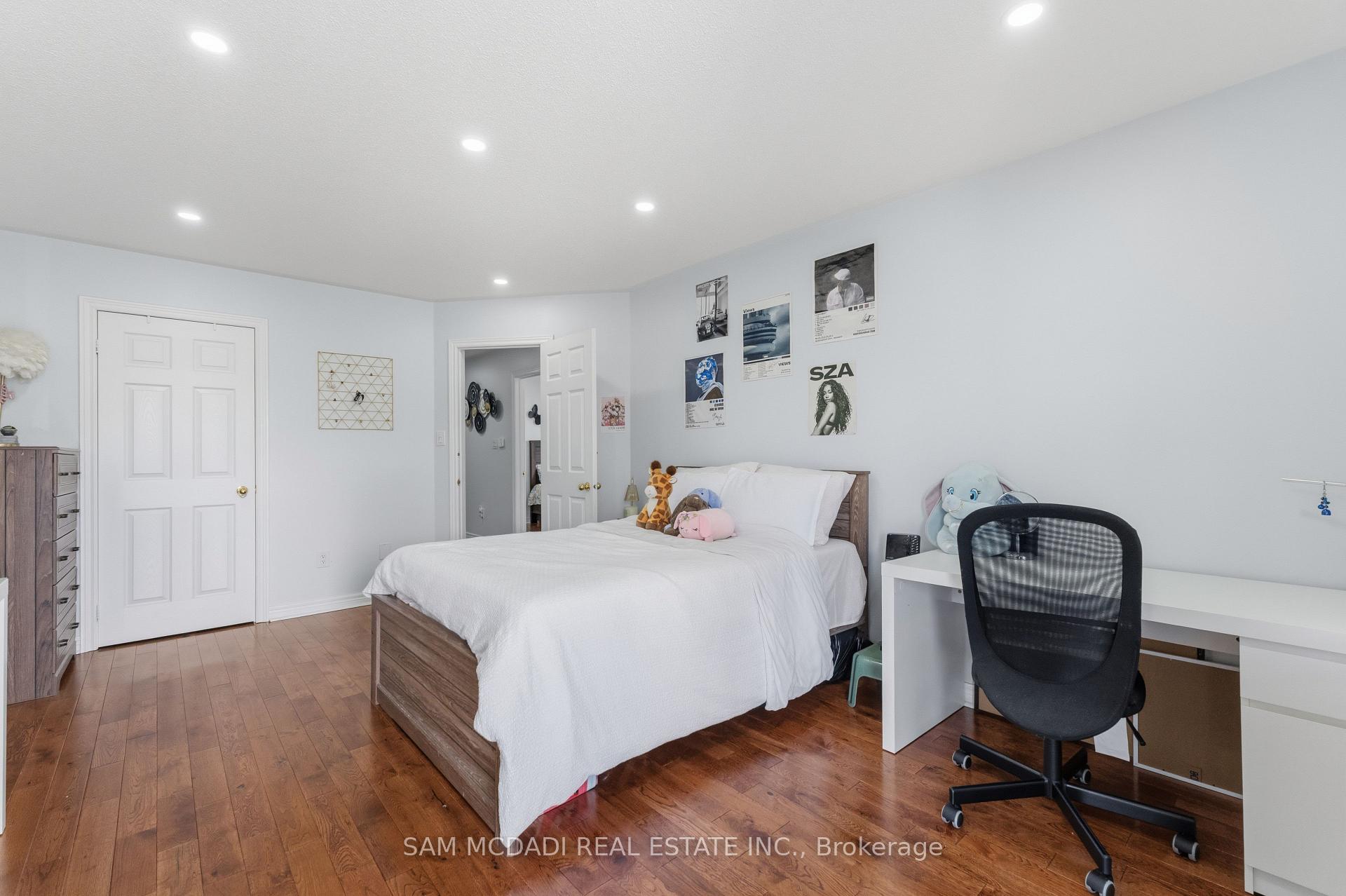 5604 Doctor Peddle Crescent