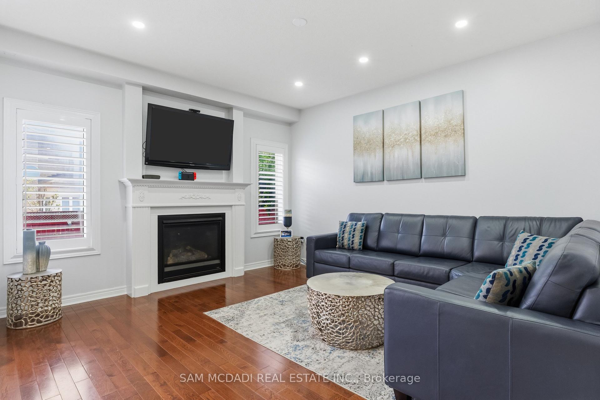 5604 Doctor Peddle Crescent