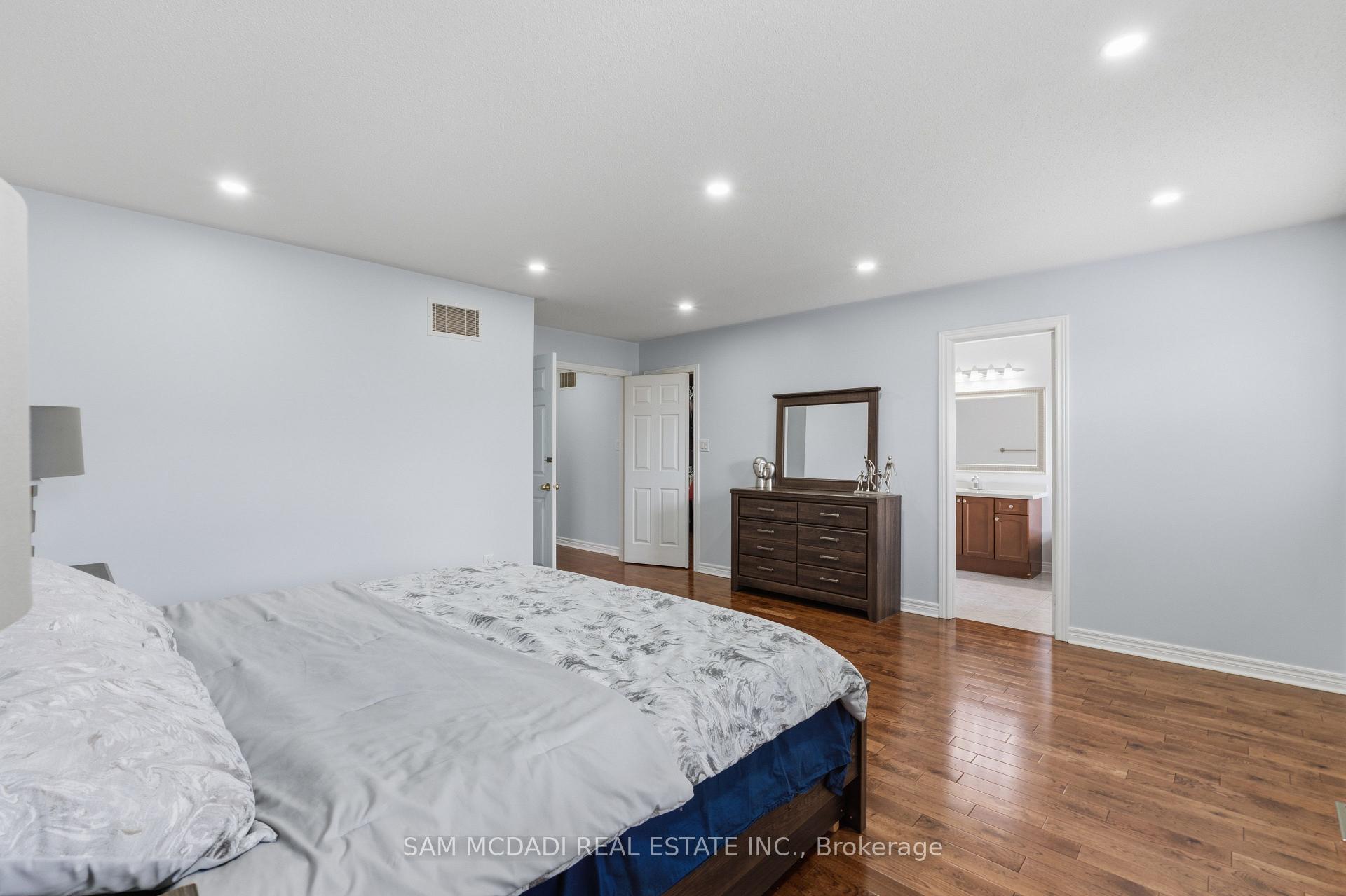 5604 Doctor Peddle Crescent