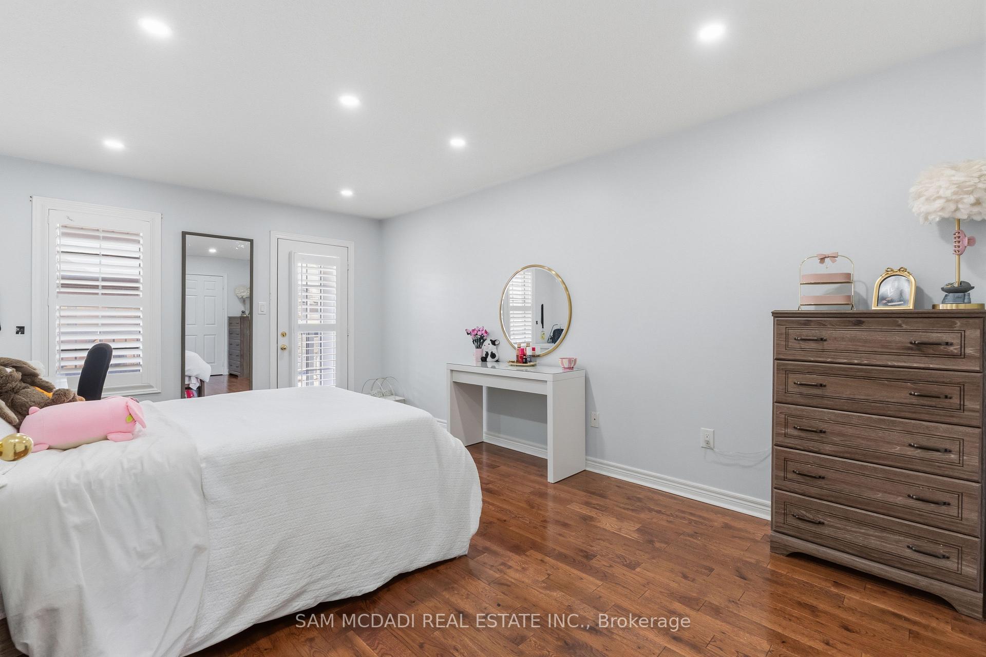 5604 Doctor Peddle Crescent
