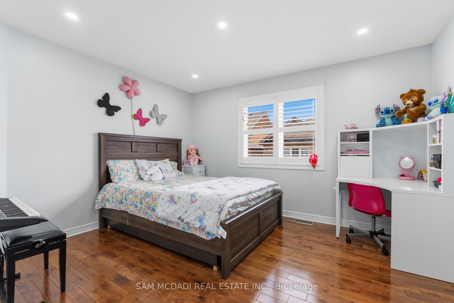 5604 Doctor Peddle Crescent