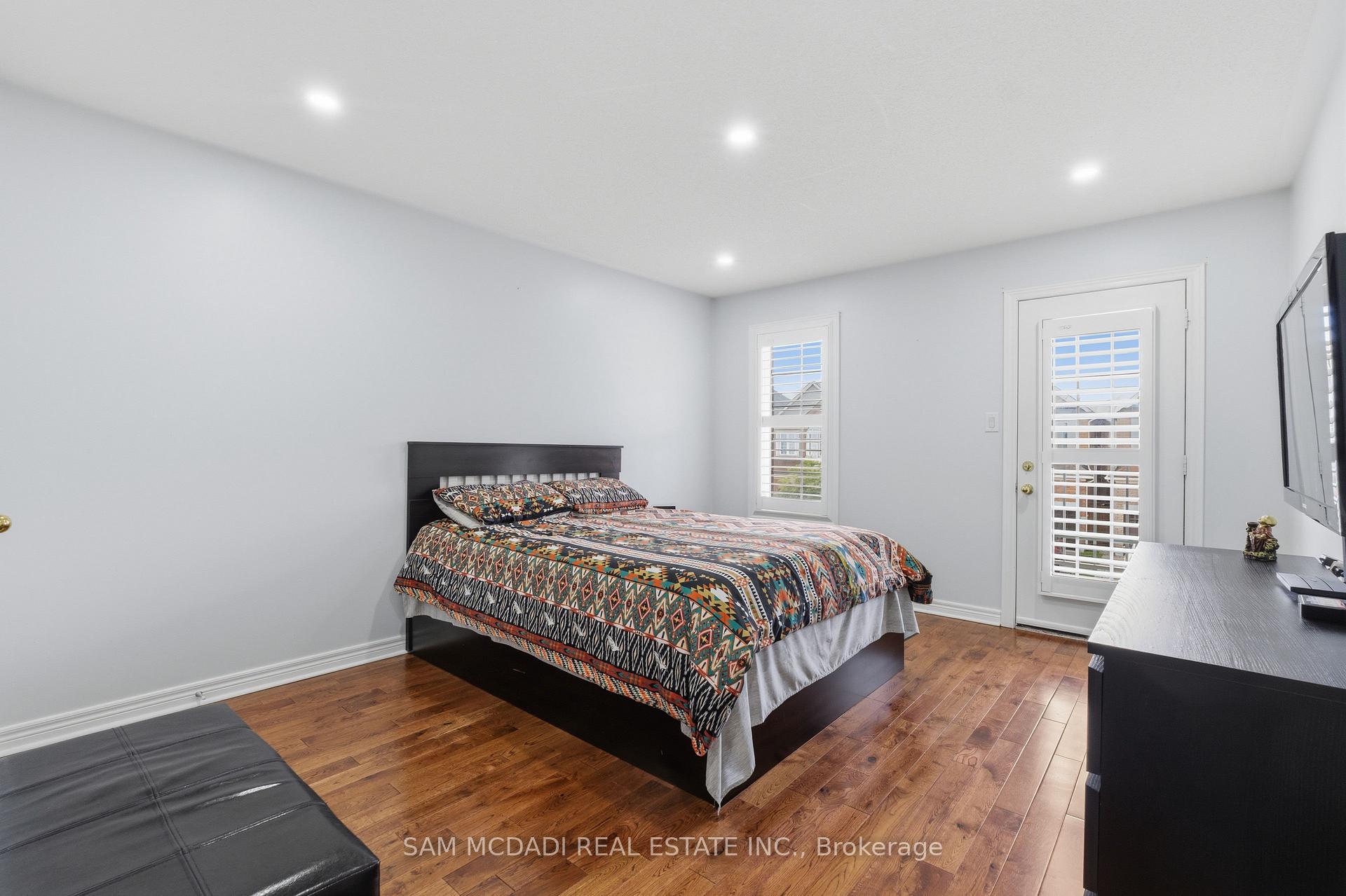5604 Doctor Peddle Crescent