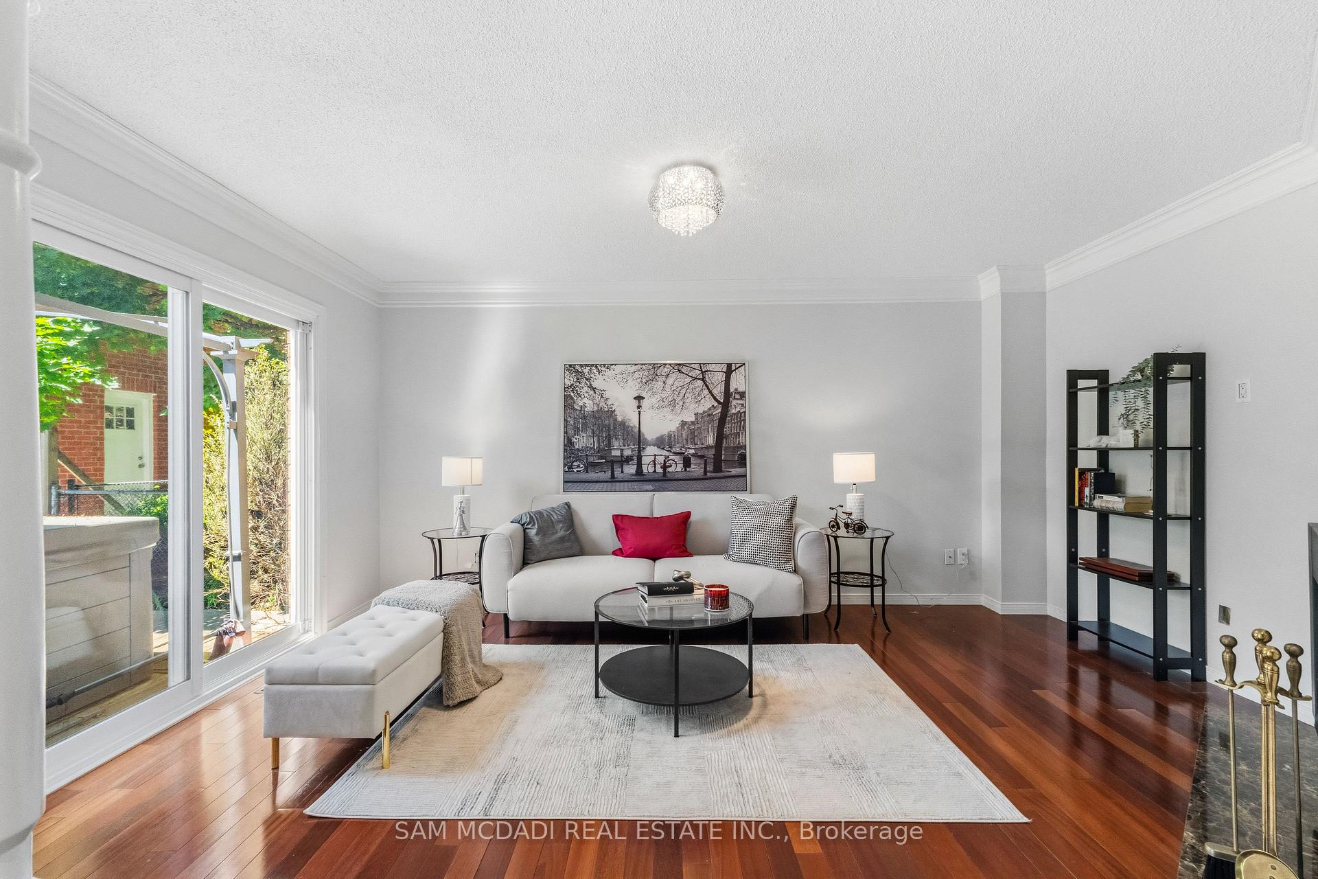 6643 Mockingbird Lane
