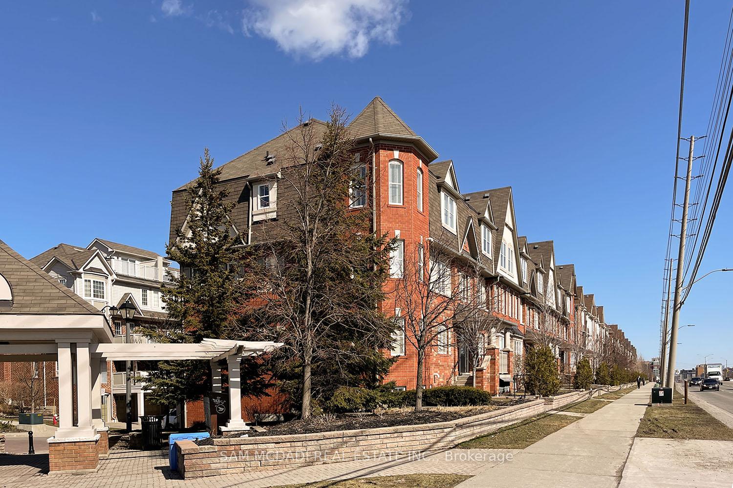 639 Dundas Street W 2
