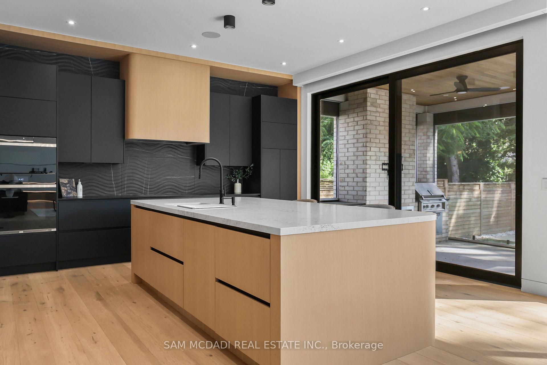 2186 Harcourt Crescent