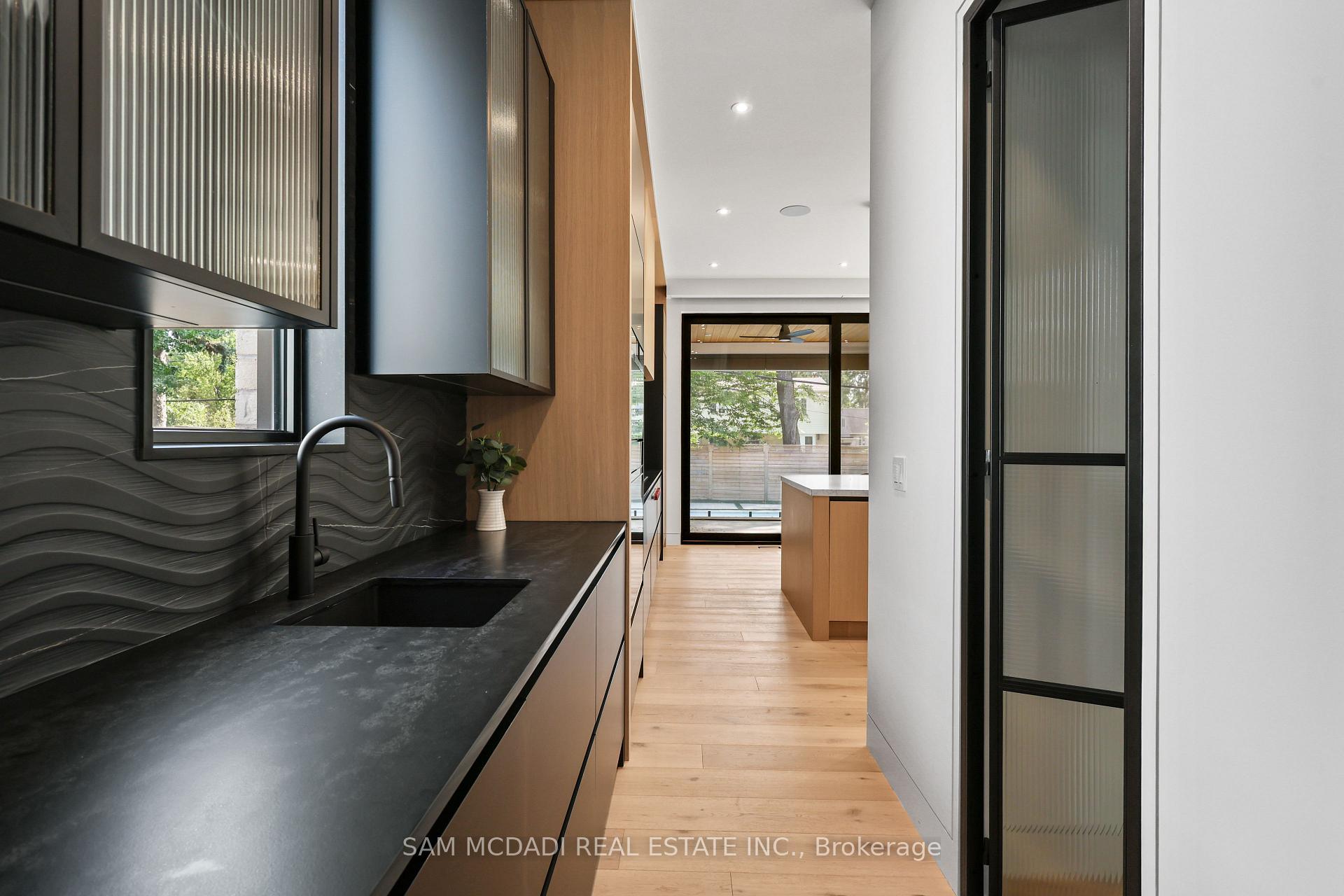 2186 Harcourt Crescent