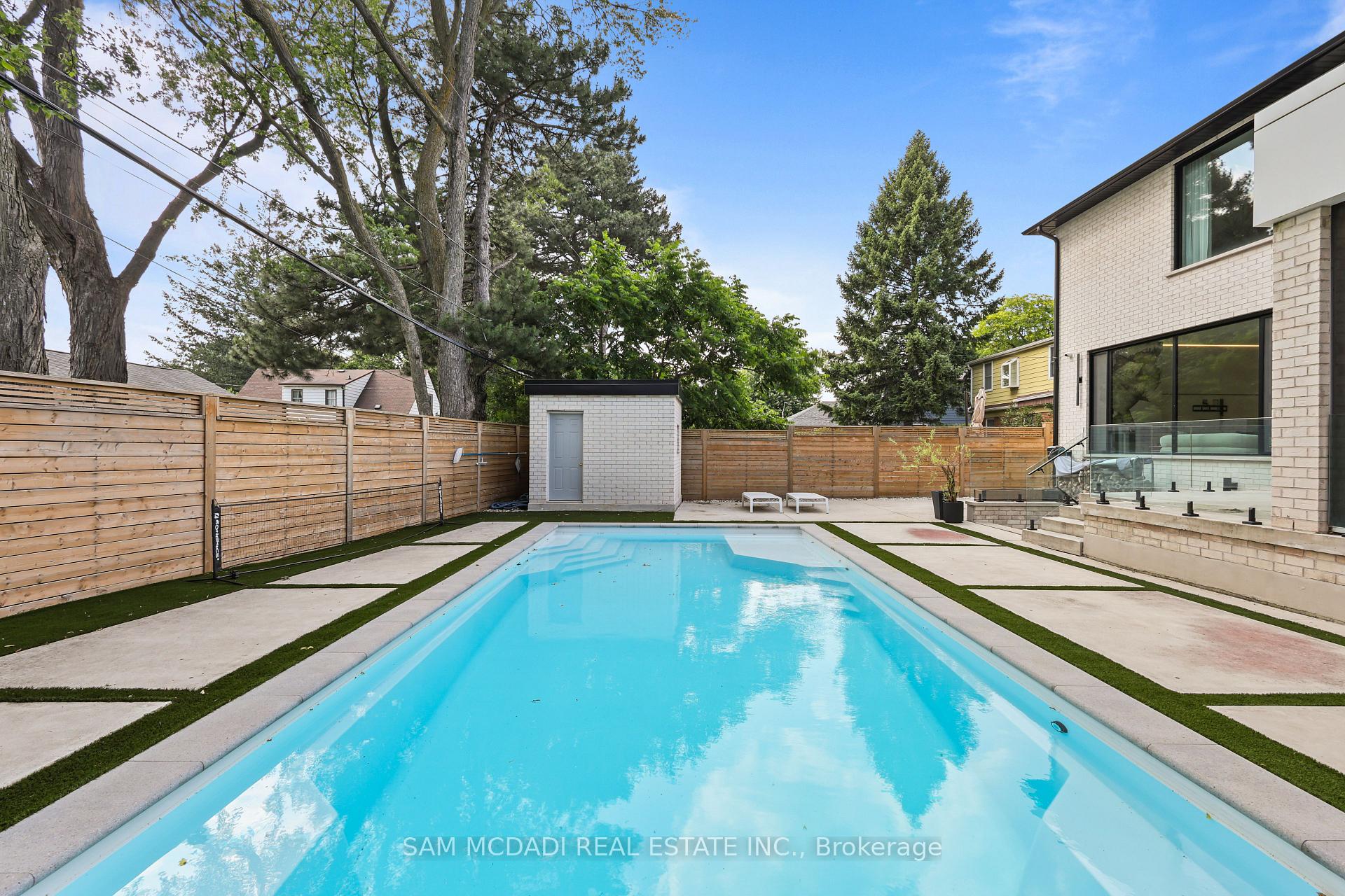 2186 Harcourt Crescent