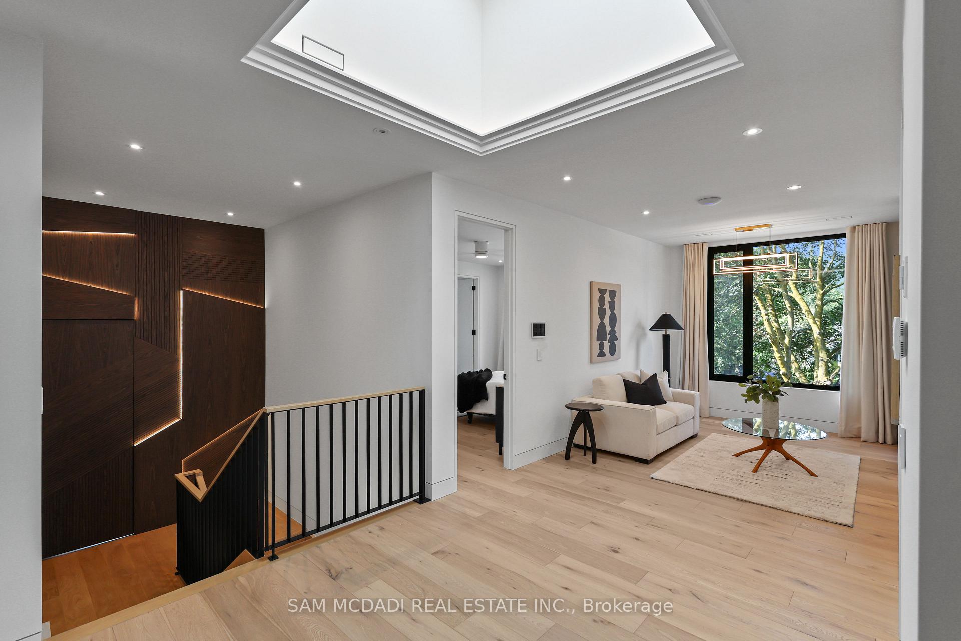 2186 Harcourt Crescent